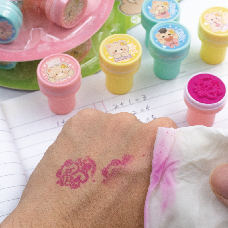 GATORO 6 pcs Cartoon Pattern Stamps | Suction Card Set