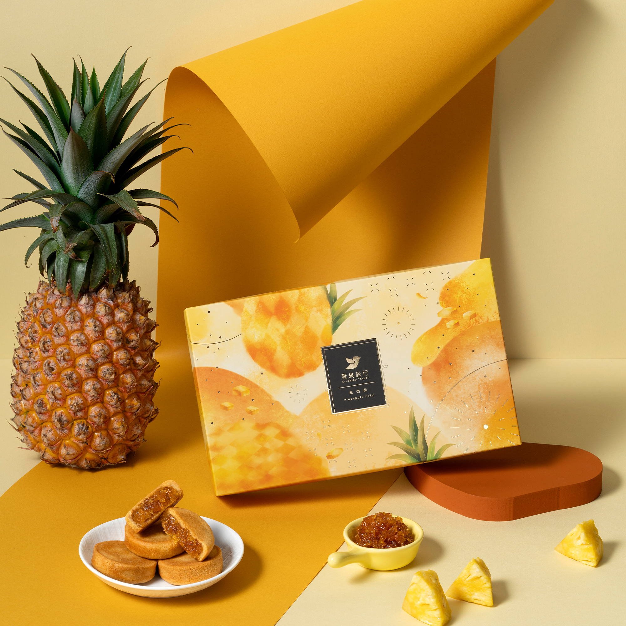 Bluebird Travel Pineapple Cake gift box with pineapple cakes and fresh pineapple.