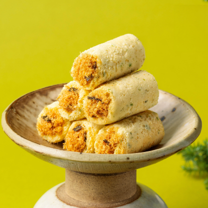 seaweed pork floss egg rolls close up crispy mini egg rolls singapore