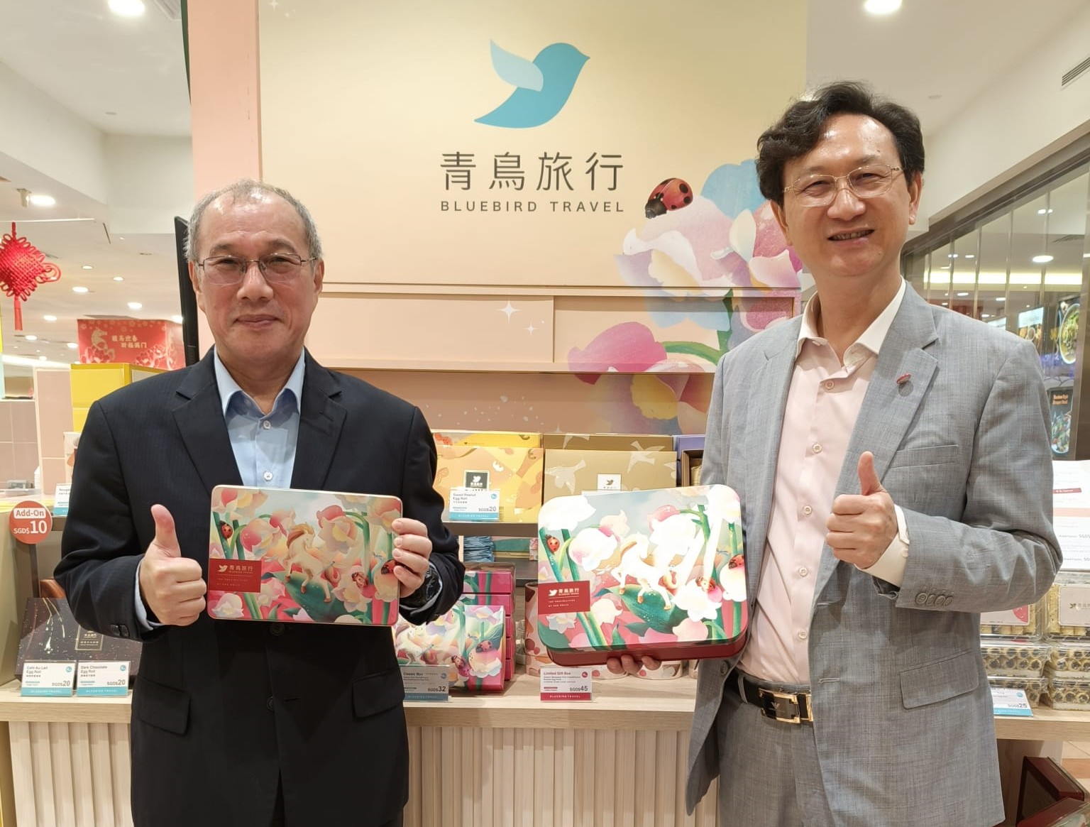 Representative Tung Chen-yuan of the Taipei Representative Office in Singapore to bluebird travel`s store at Takashimaya B2.