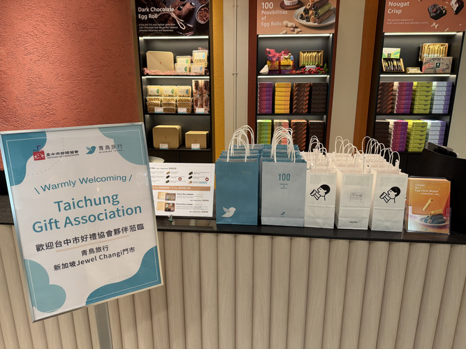 To welcome our partners from afar, we prepared specially selected signature gift boxes along with refreshing beverages.
