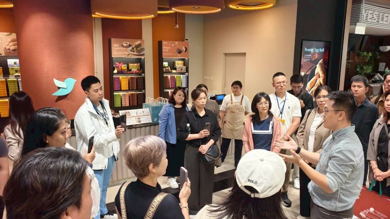 This visit was more than just an industry exchange; it was a celebration of brand friendship and heritage.