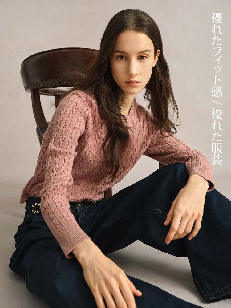 無地クルーネックニット