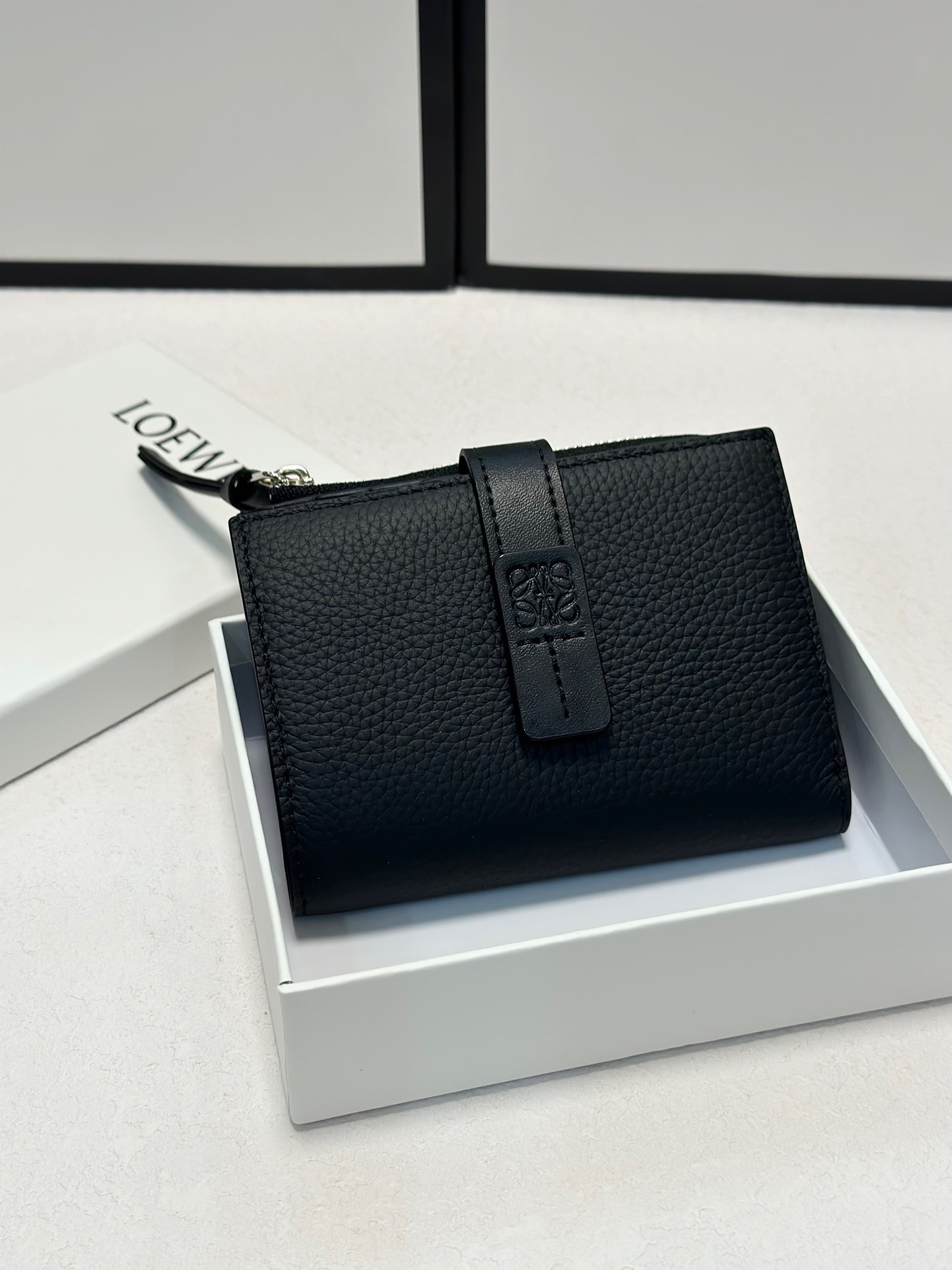 ロエベ アナグラム 二つ折り財布