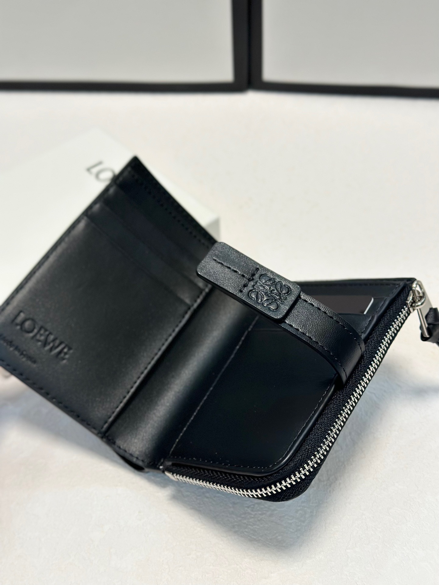 ロエベ アナグラム 二つ折り財布