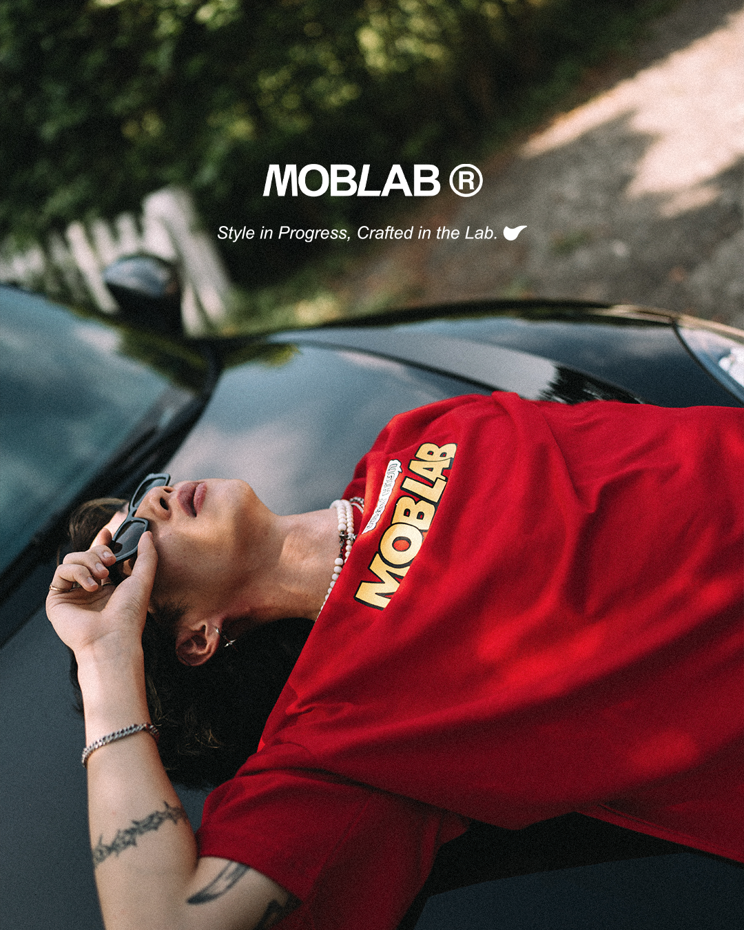 MOBLAB VIBIN' HIGH HAND DRAWING LOGO T-SHIRT