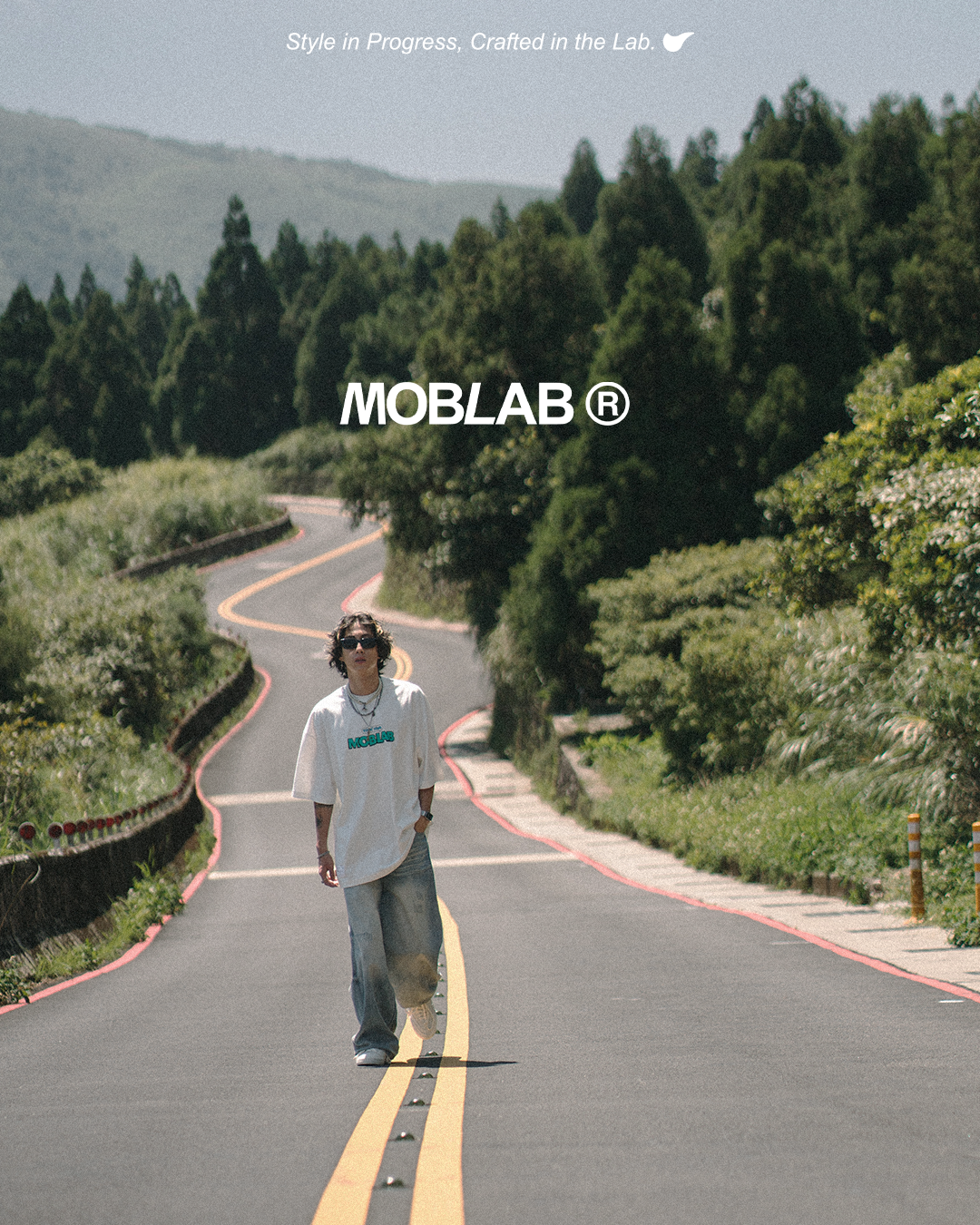 MOBLAB VIBIN' HIGH HAND DRAWING LOGO T-SHIRT