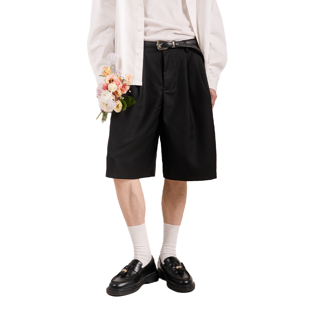 MOMO Pleated Suit Short Black