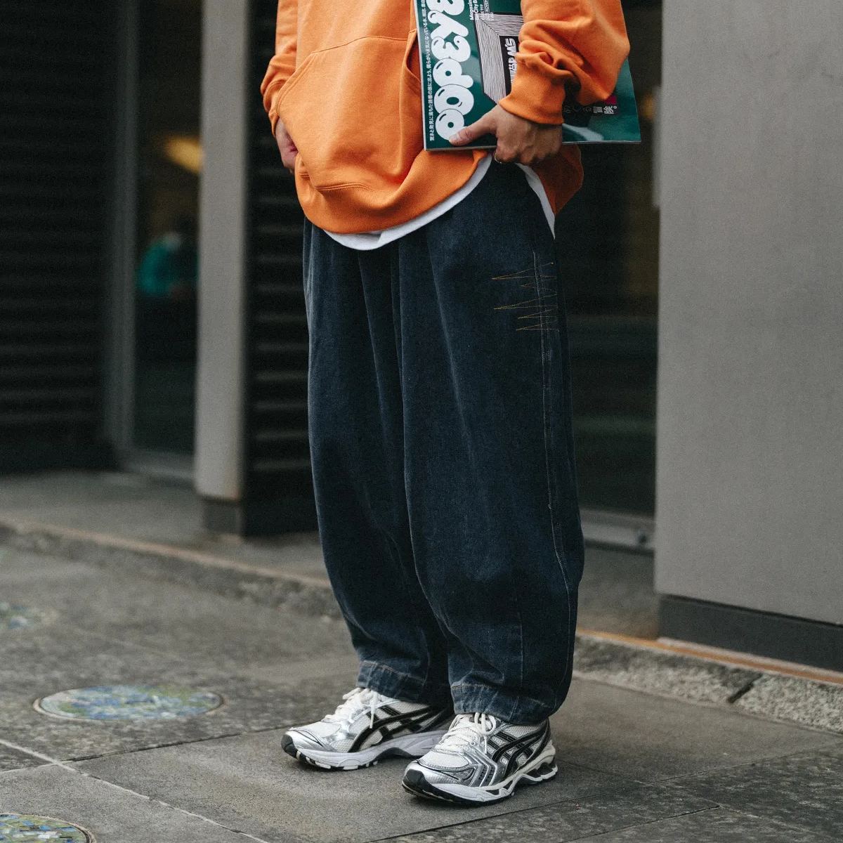 【DISCERNMENT】Times Three Stripe Balloon Denim Pants Weekday Stripe Unisex balloon leg jeans with twisted seam