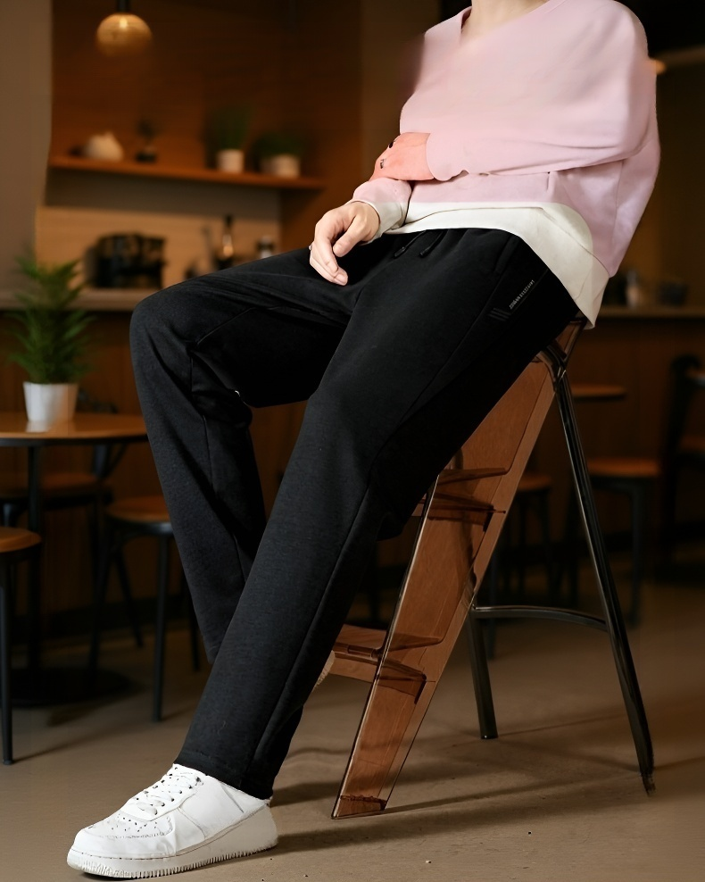 快適な男性用スウェットパンツ着用イメージ