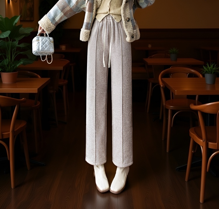 ウエスト部分のデザインとフィット感