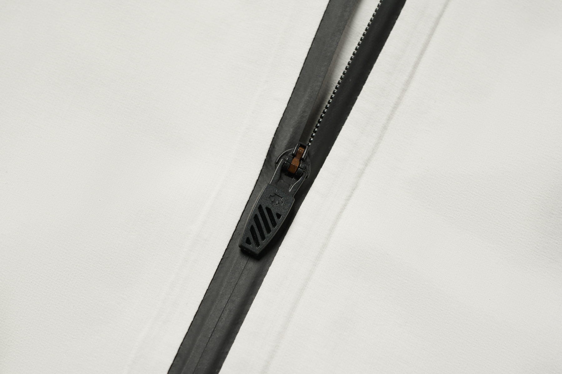 RUNNING Men Woven Jacket-Descente SG