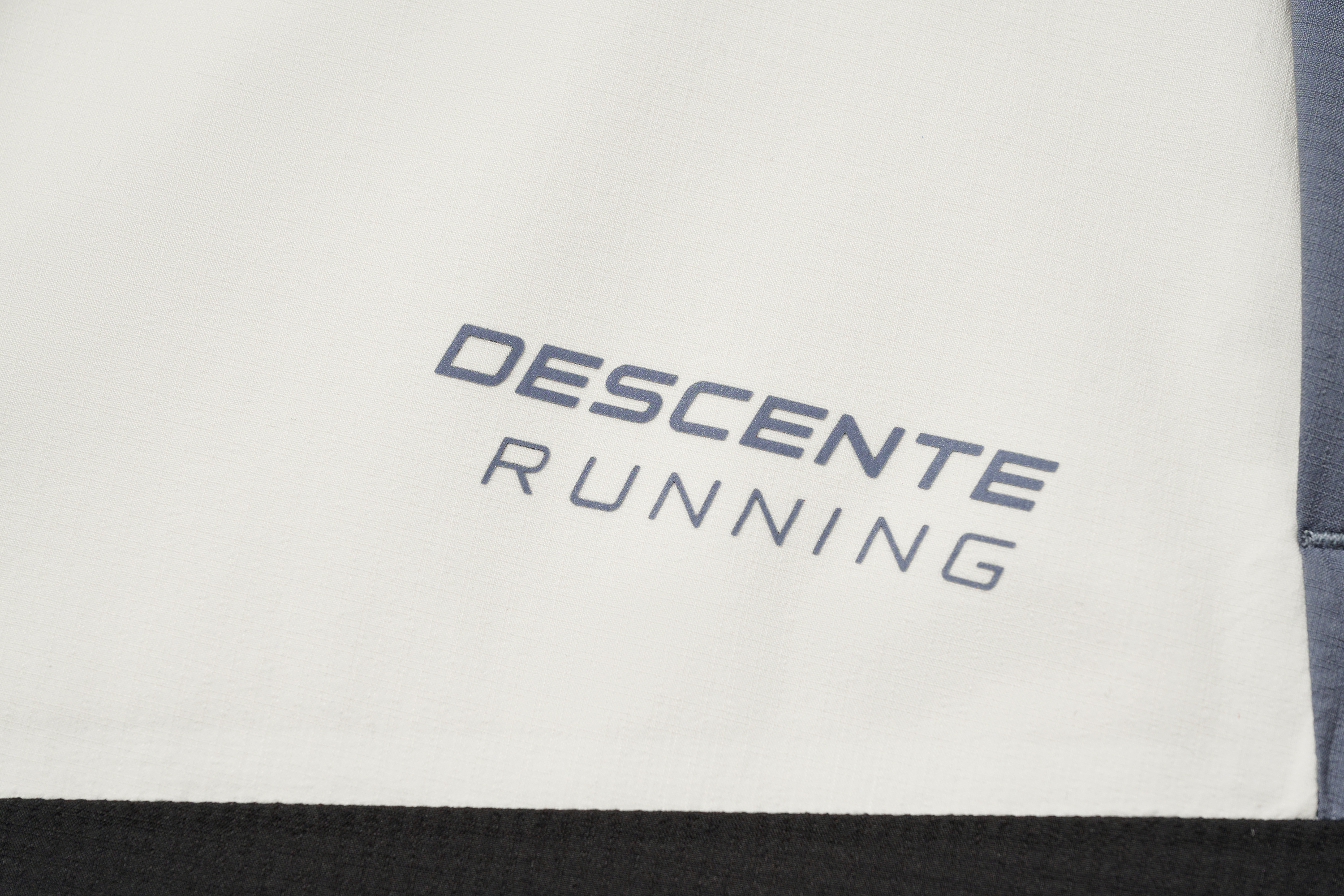 RUNNING Men Woven Jacket-Descente SG