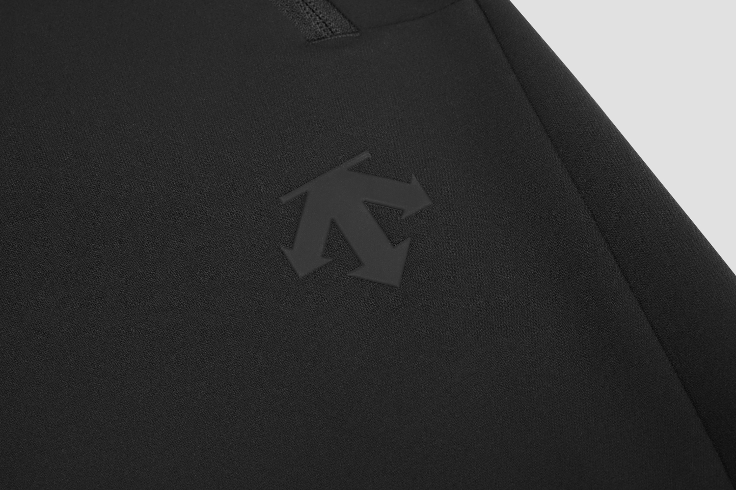 TRAINING Men Woven Pants-Descente SG