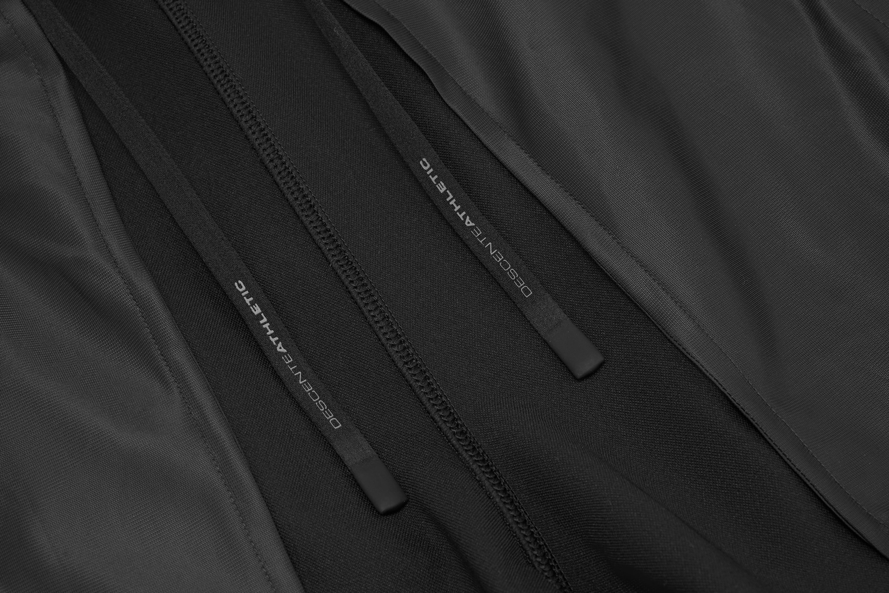 TRAINING Men Woven Pants-Descente SG