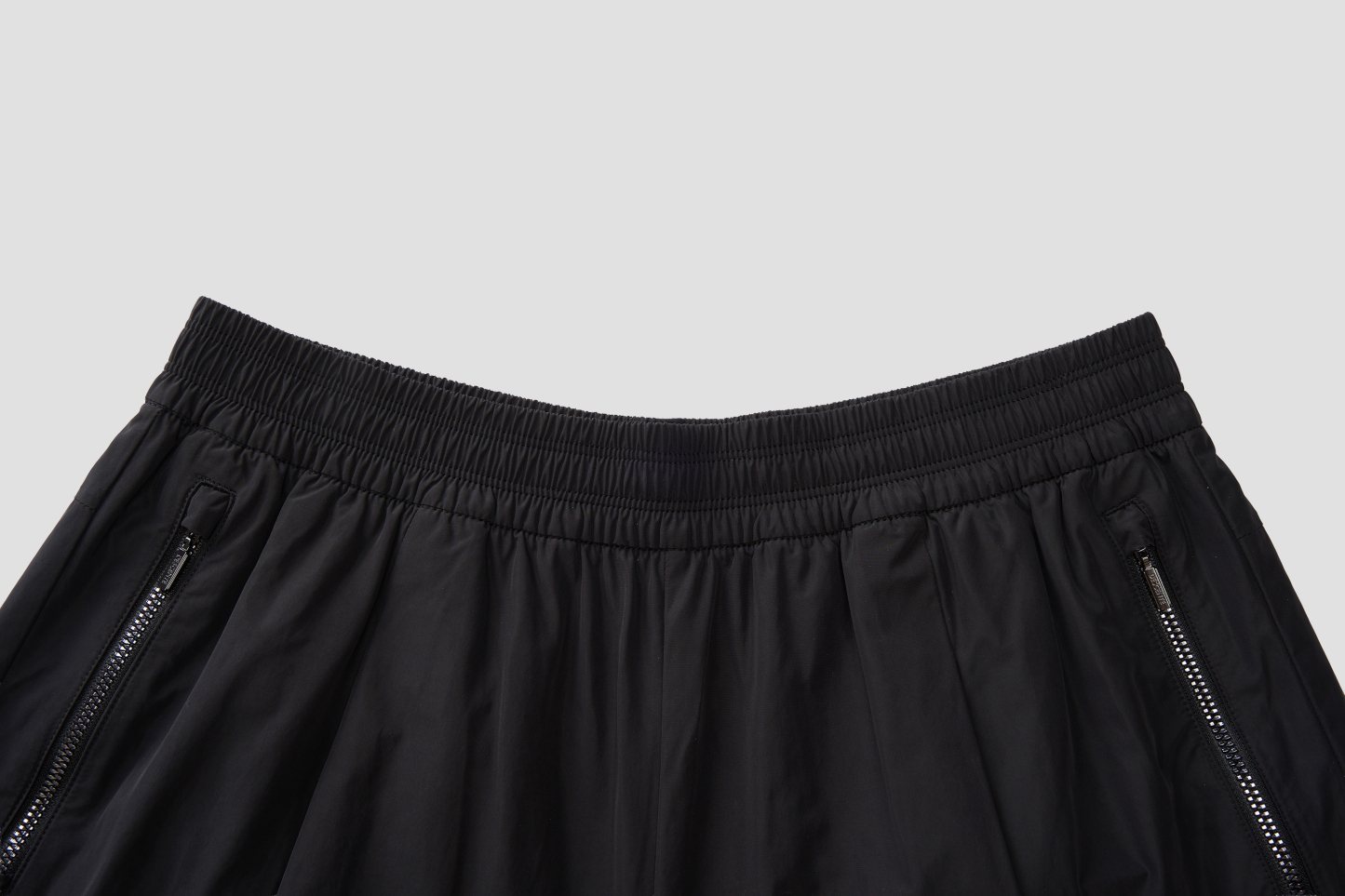 WOMEN'S STUDIO SHORTS