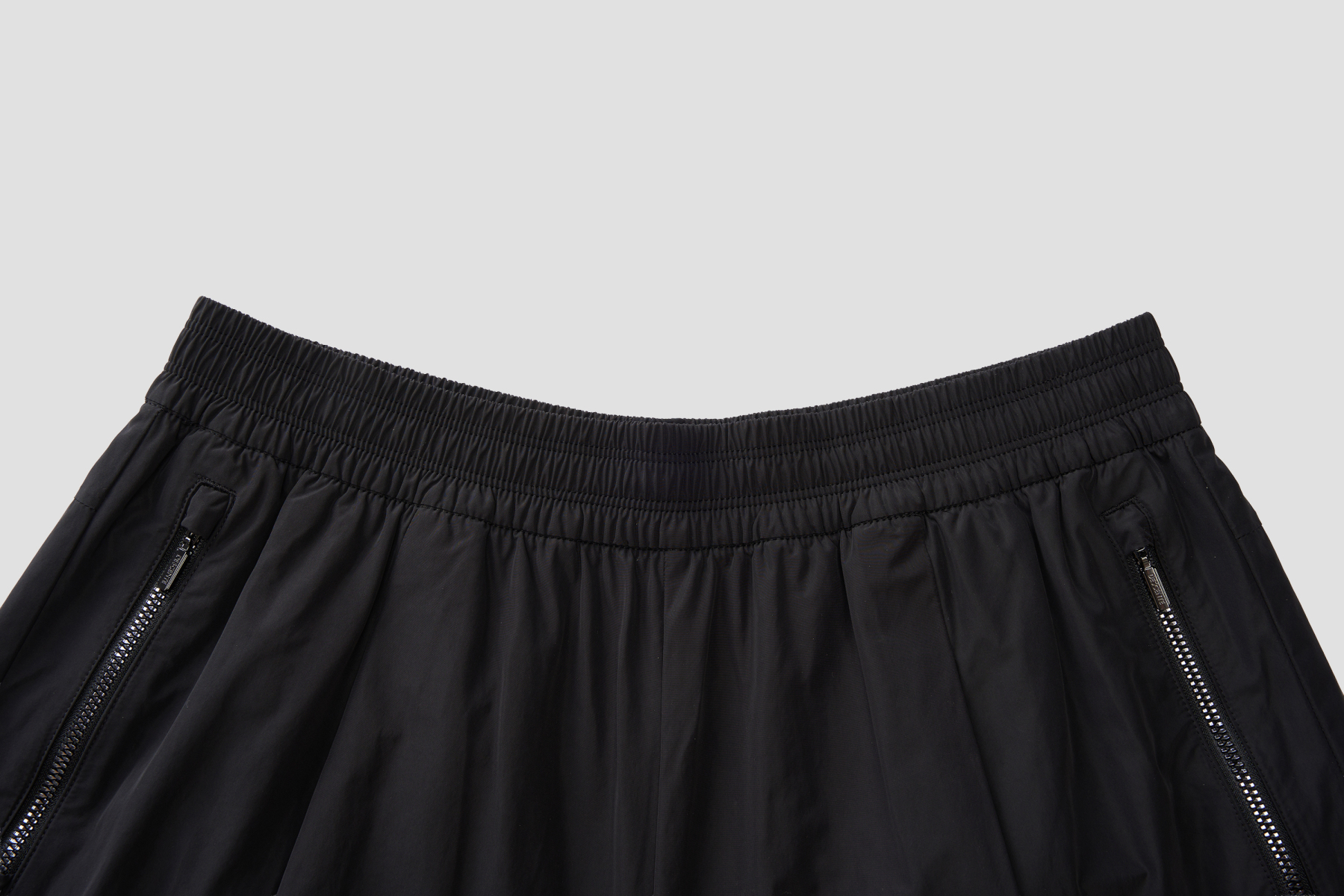 WOMEN'S STUDIO SHORTS