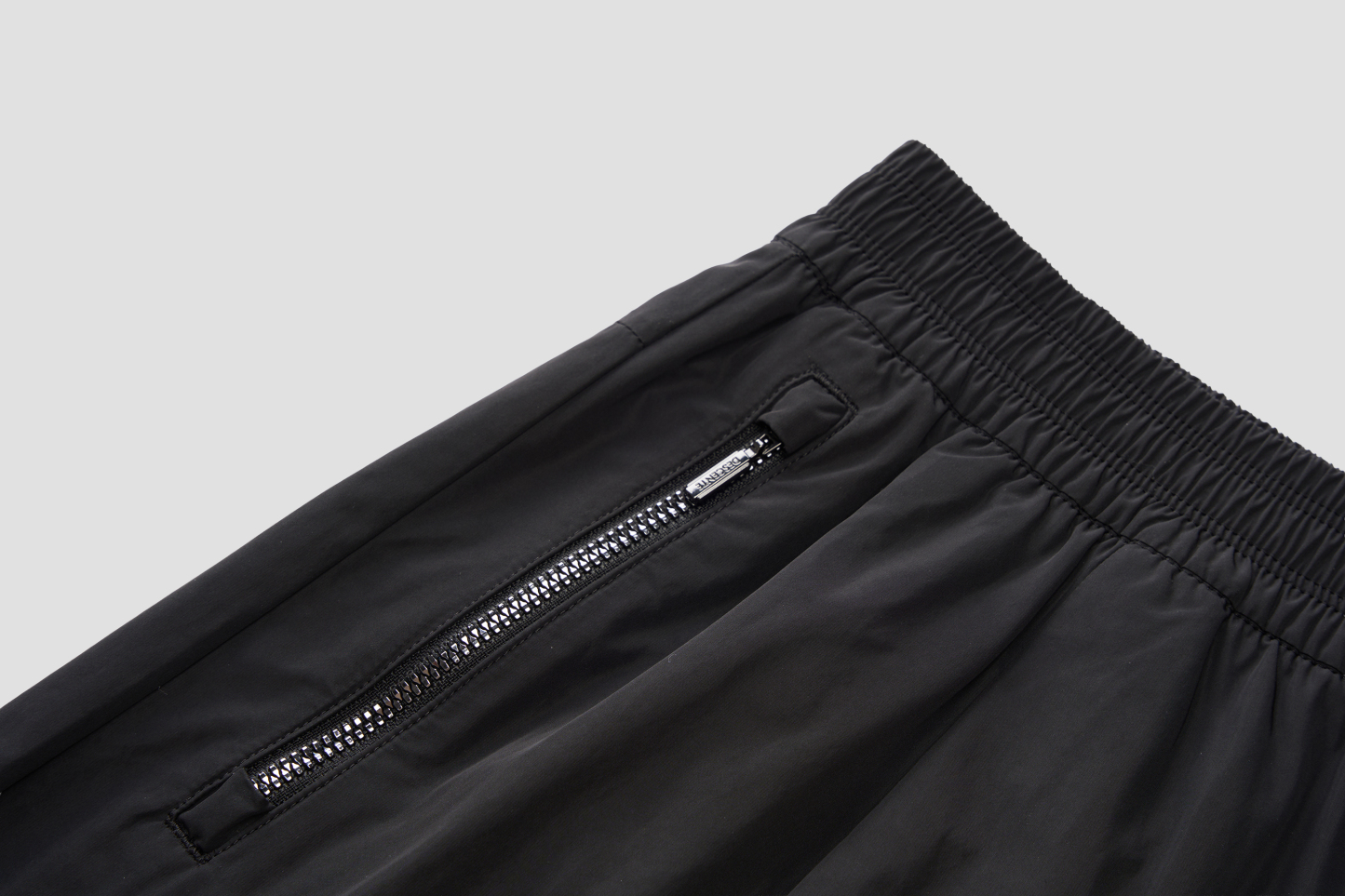 WOMEN'S STUDIO SHORTS