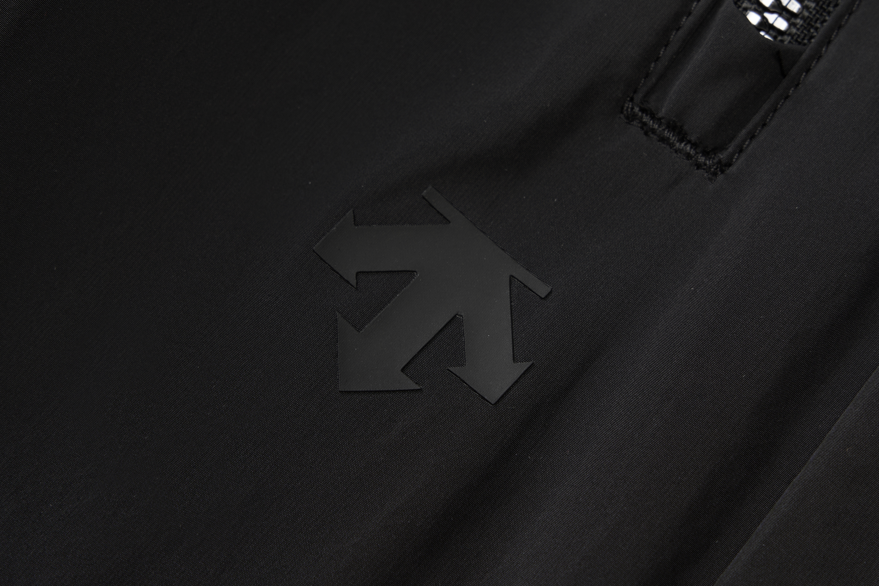 WOMEN'S STUDIO SHORTS