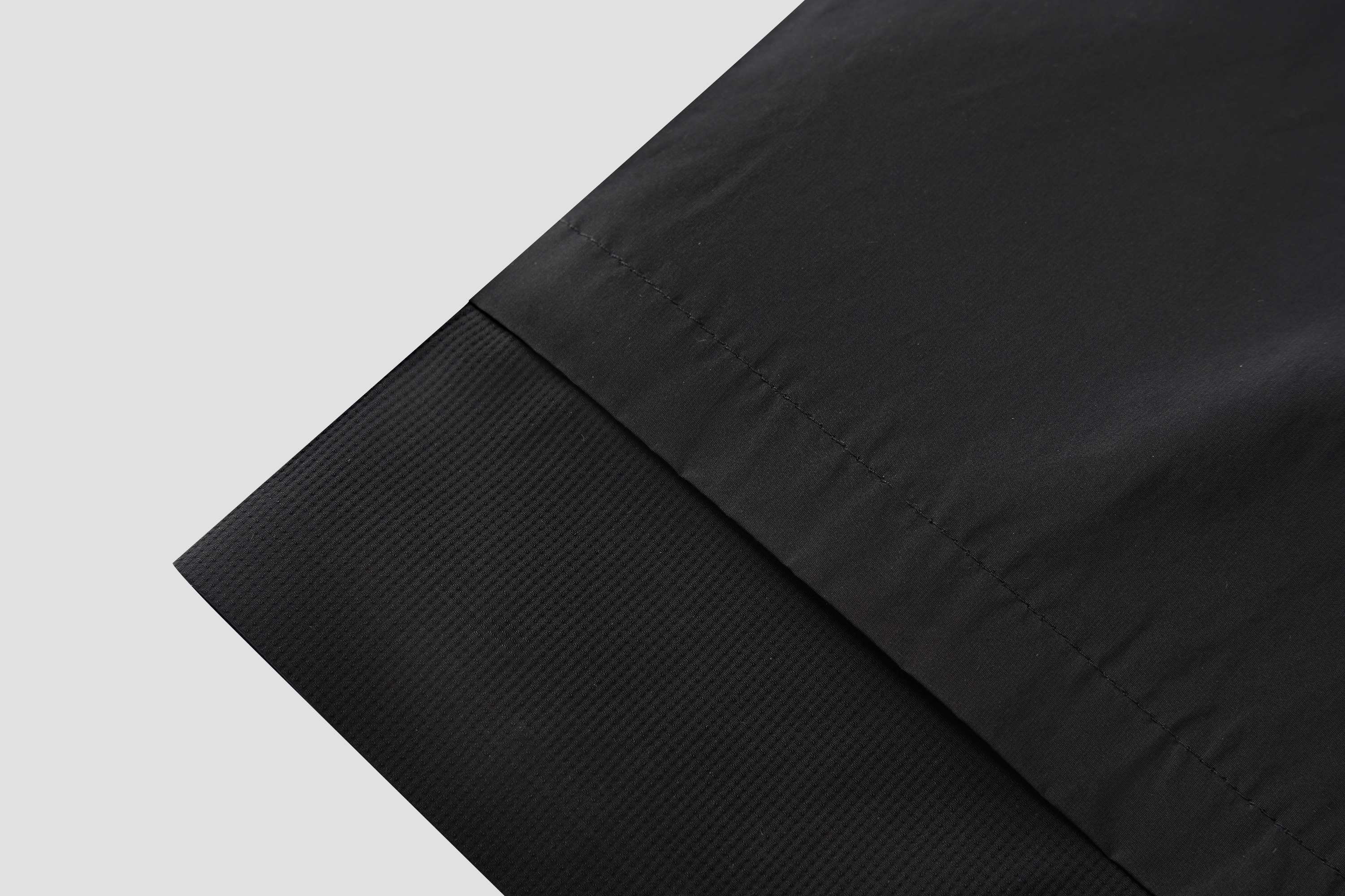 WOMEN'S STUDIO SHORTS