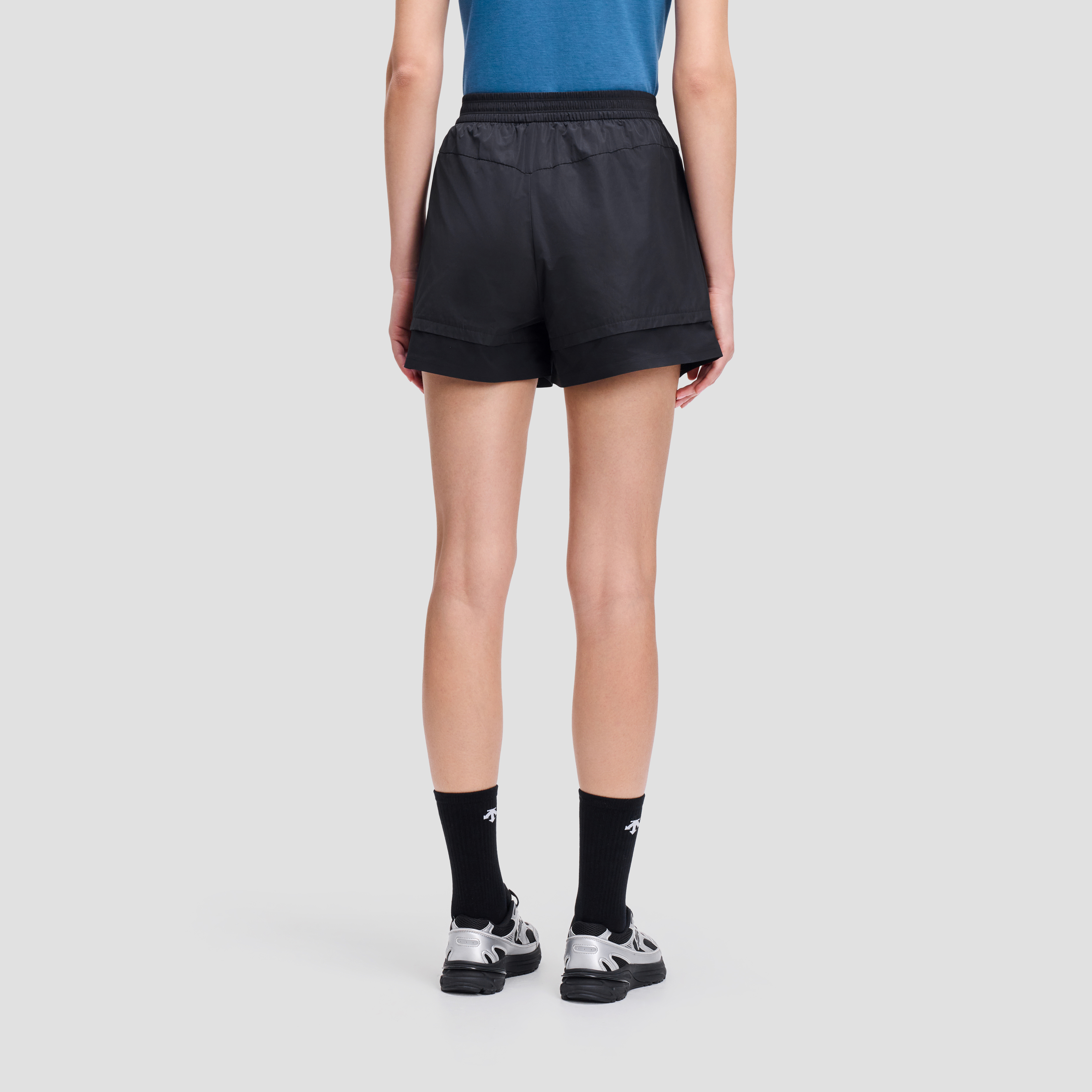 WOMEN'S STUDIO SHORTS