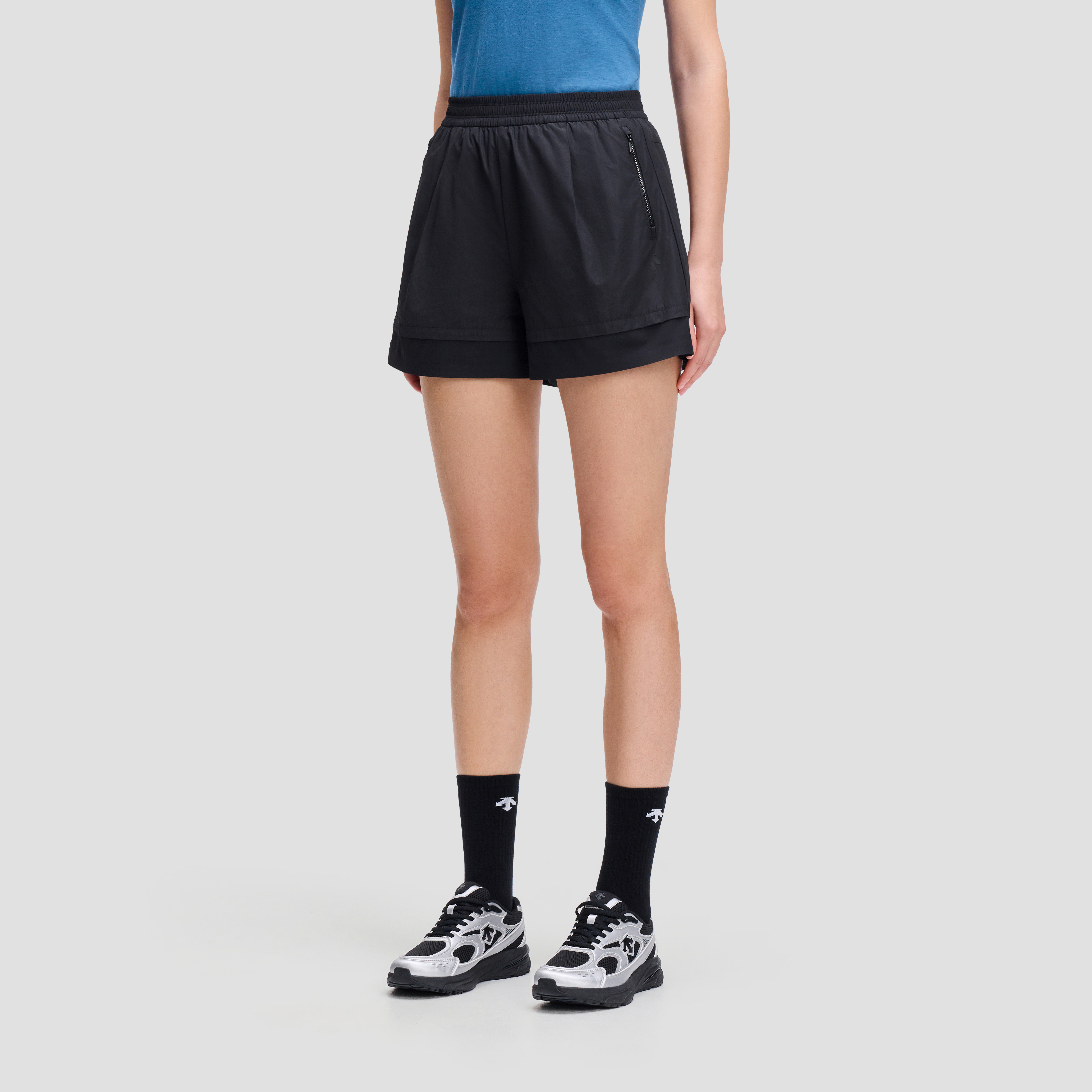 WOMEN'S STUDIO SHORTS