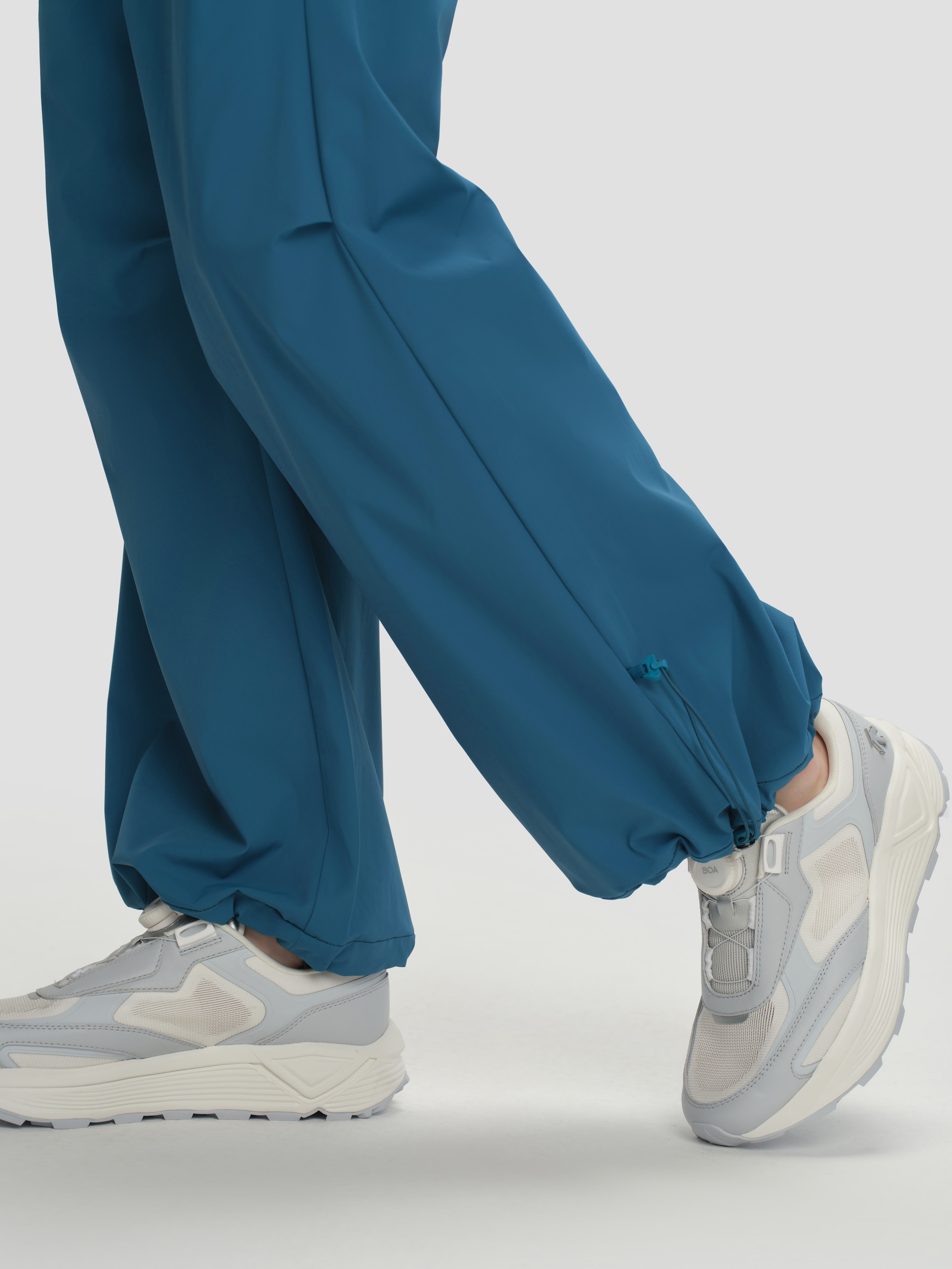 WOMEN'S STUDIO WOVEN PANTS