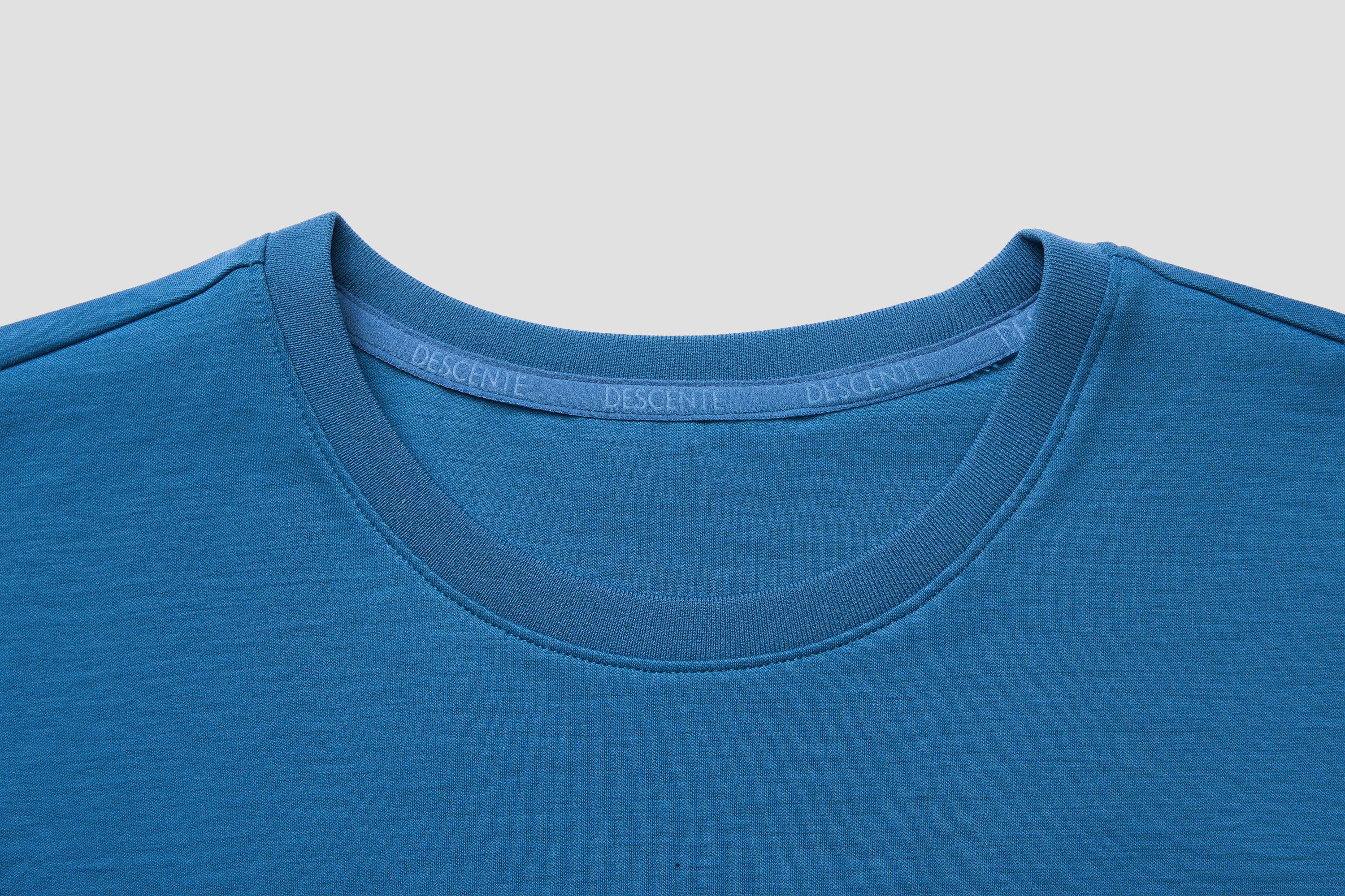 WOMEN'S STUDIO SHORT SLEEVE TEE