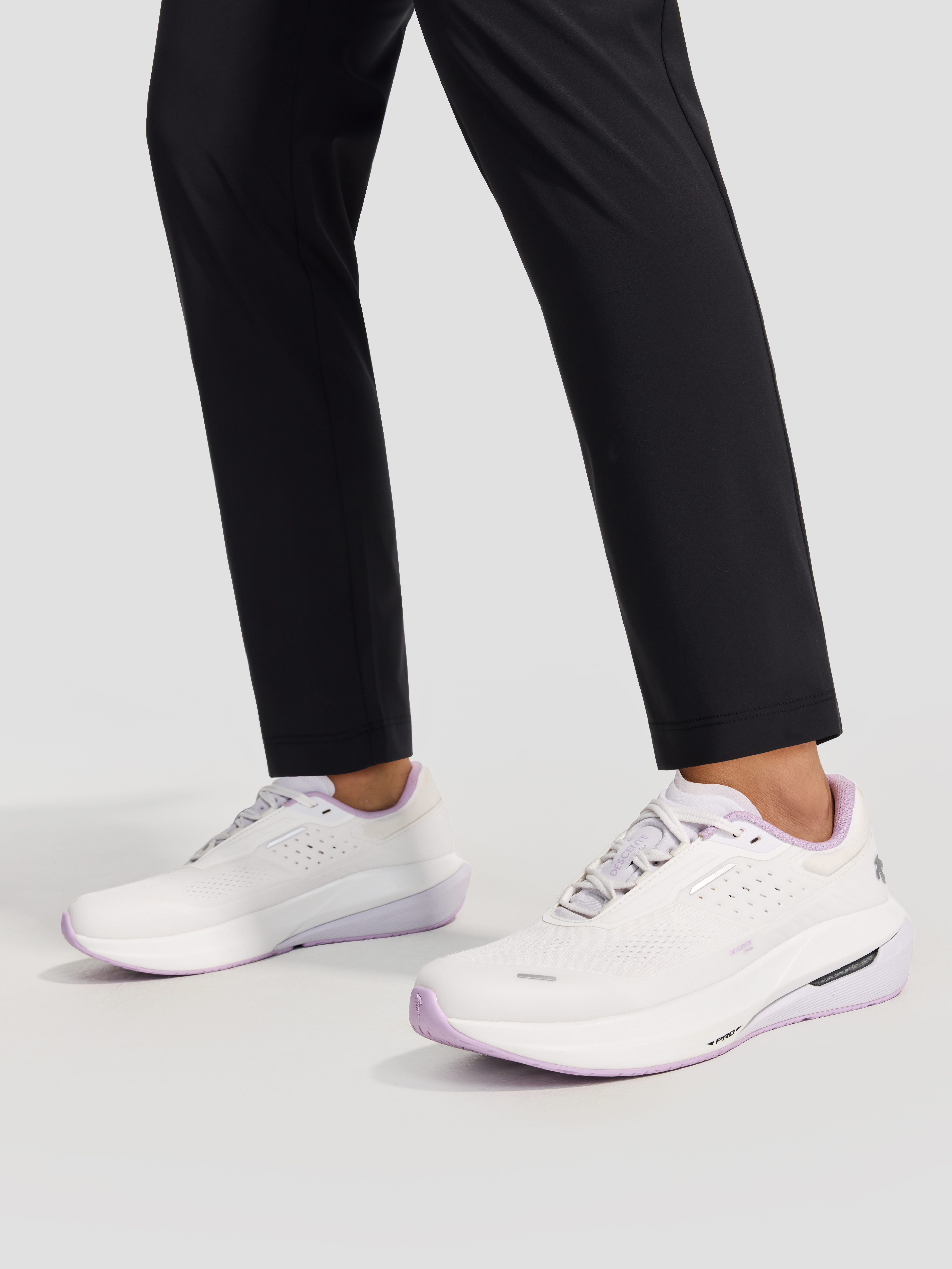 WOMEN'S RUNNING Series D-FLUID Cushioning Running Shoes