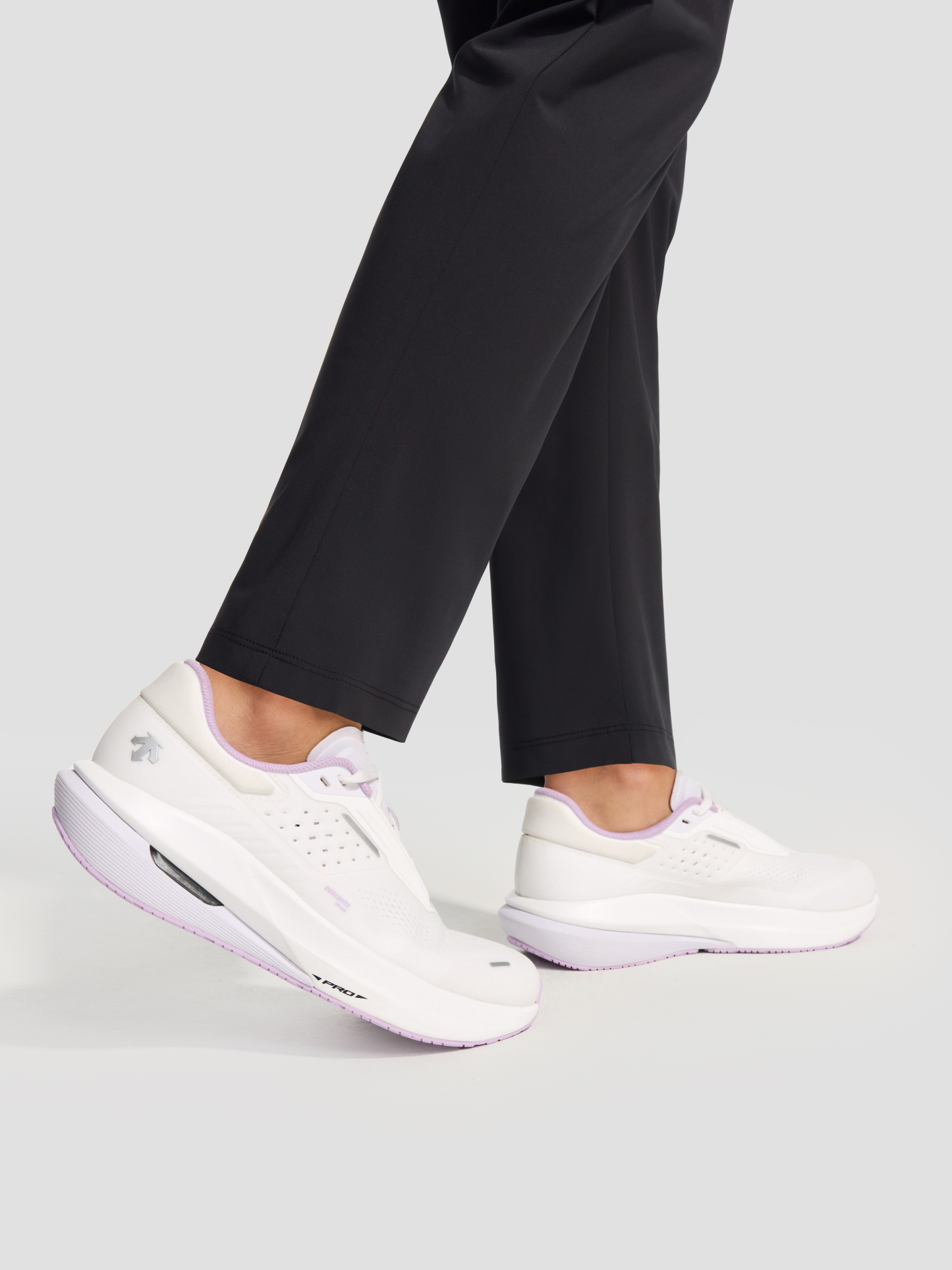 WOMEN'S RUNNING Series D-FLUID Cushioning Running Shoes