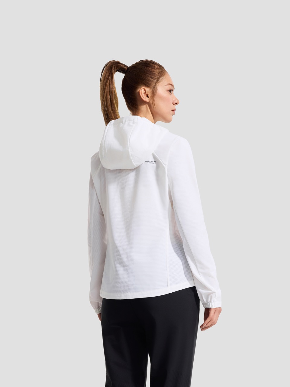 WOMEN'S TRAINING Woven Top