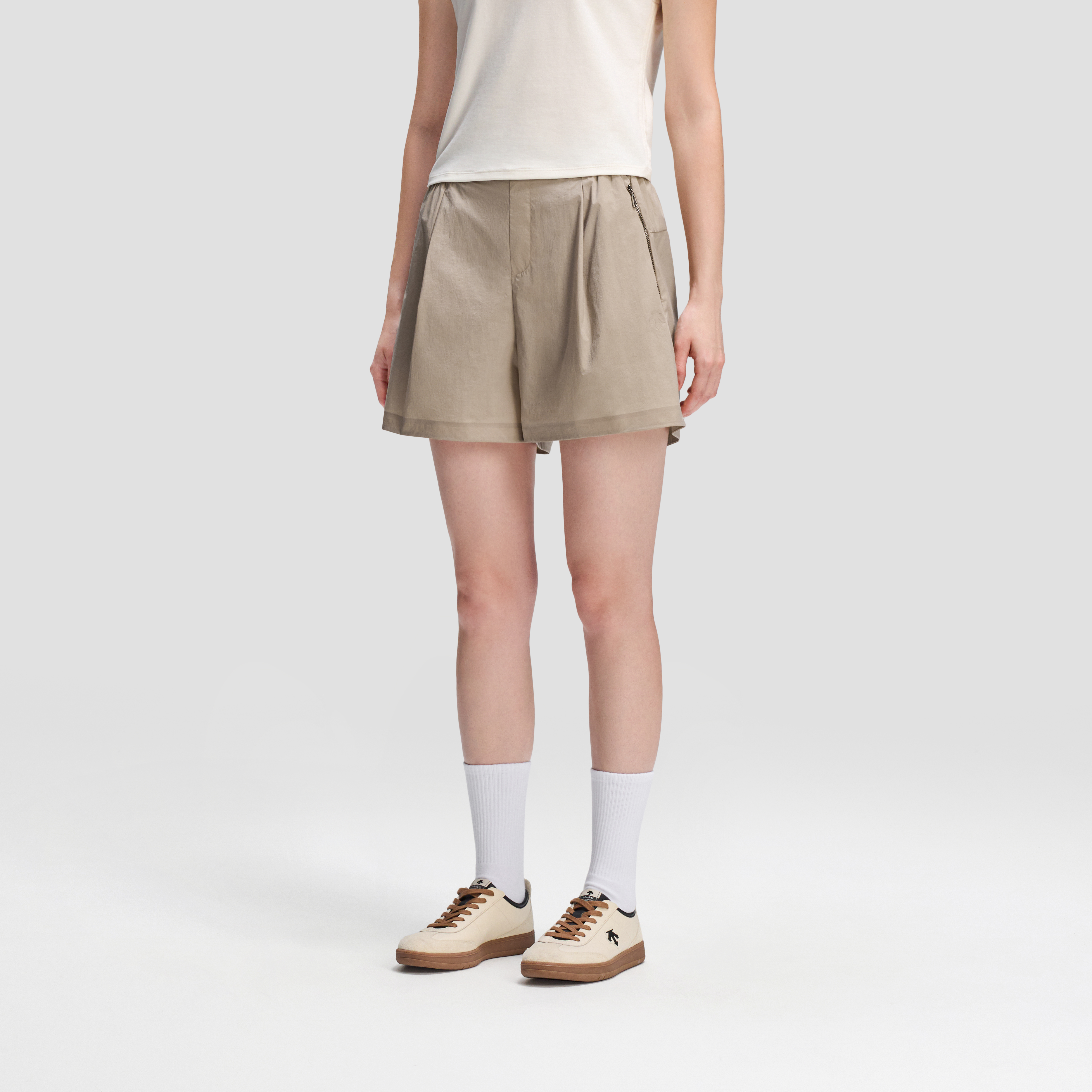 Women's Studio Woven Shorts