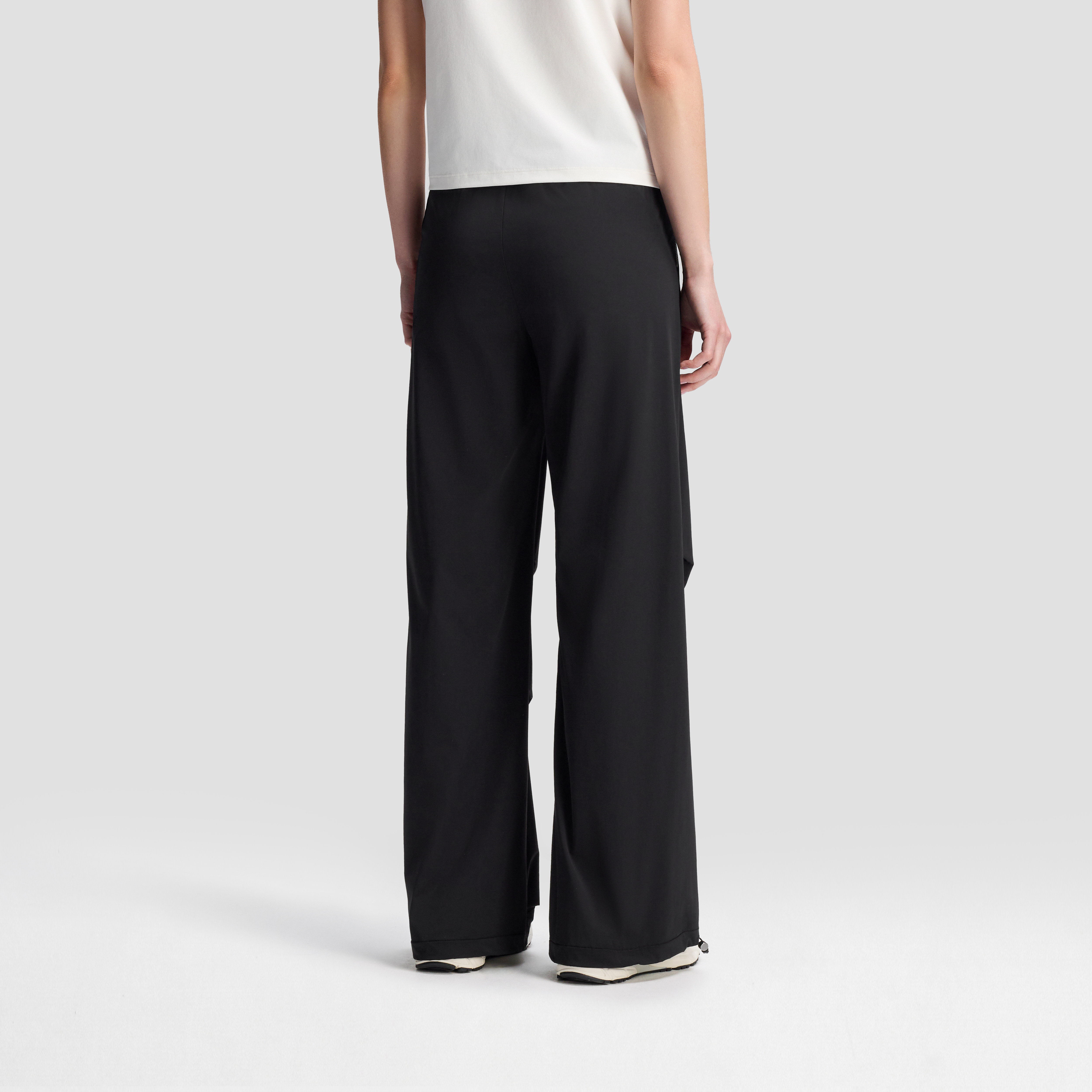 Women's Studio Woven Sports Pants
