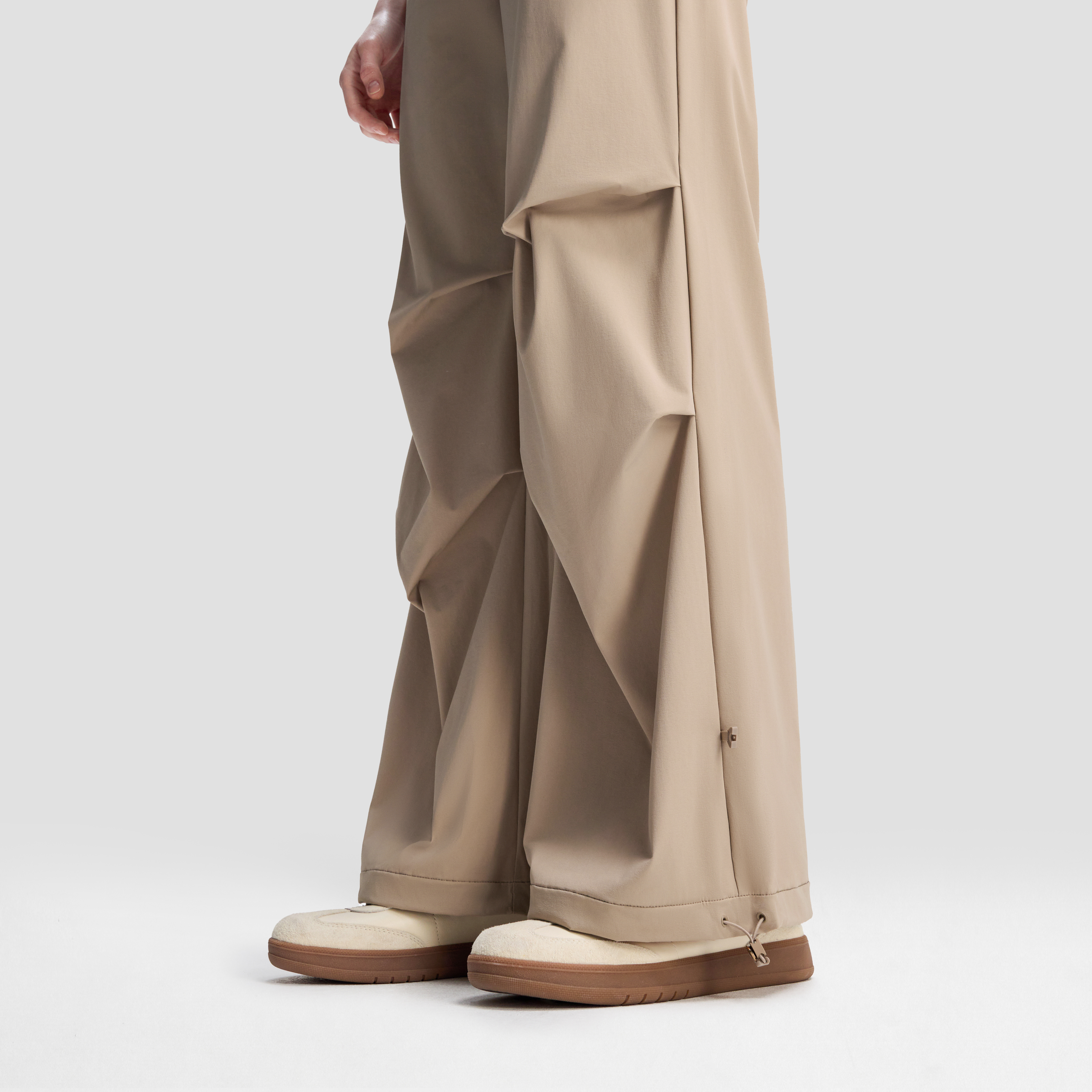 Women's Studio Woven Sports Pants