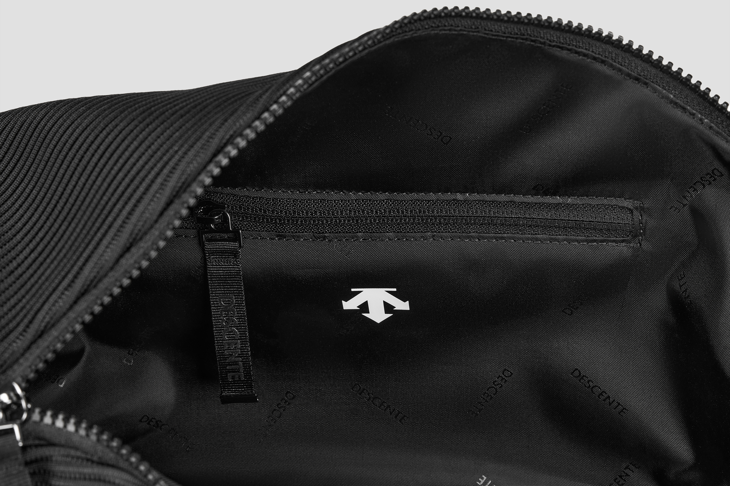 TRAINING Women Crossbody Bag