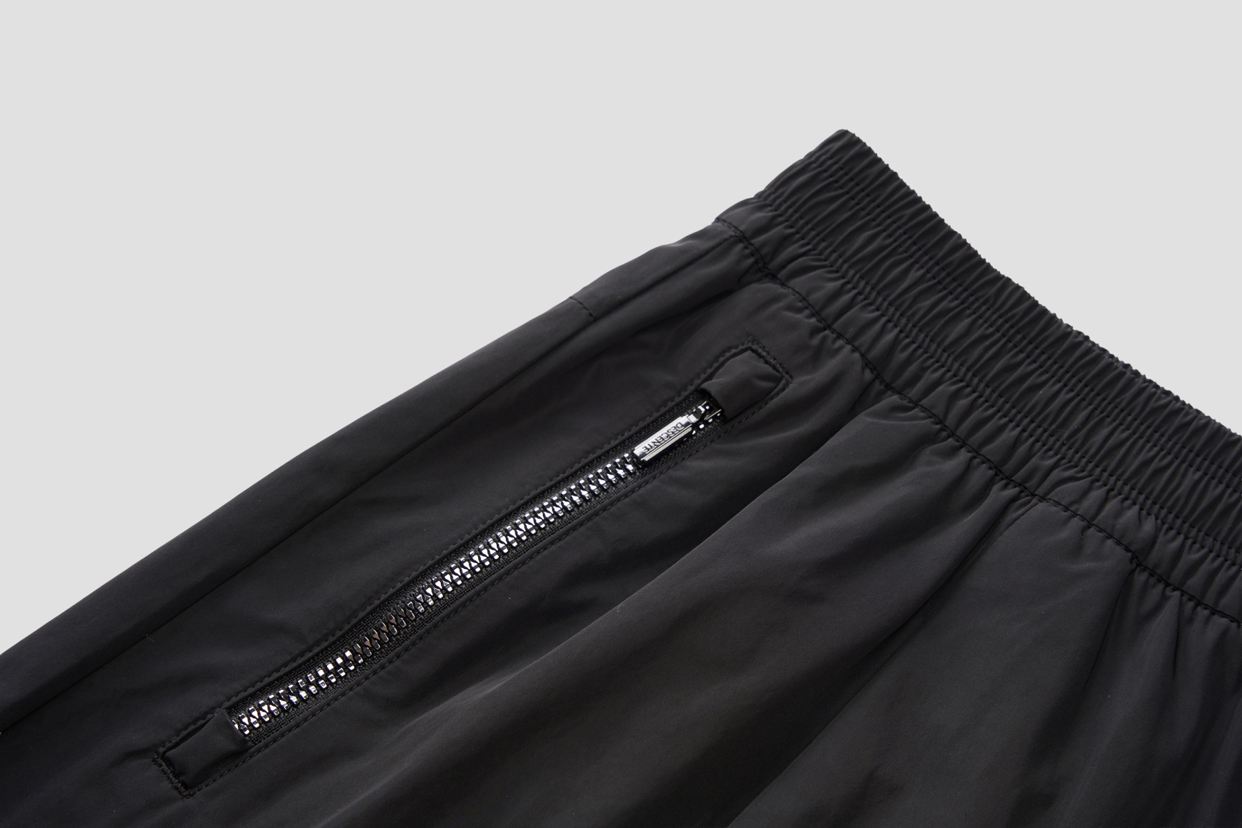 WOMEN'S STUDIO SHORTS