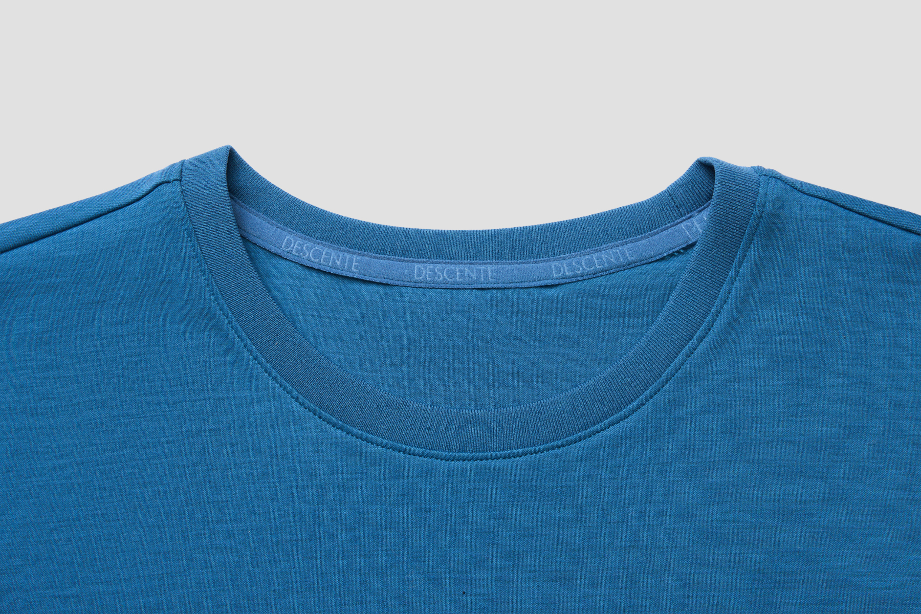 WOMEN'S STUDIO SHORT SLEEVE TEE