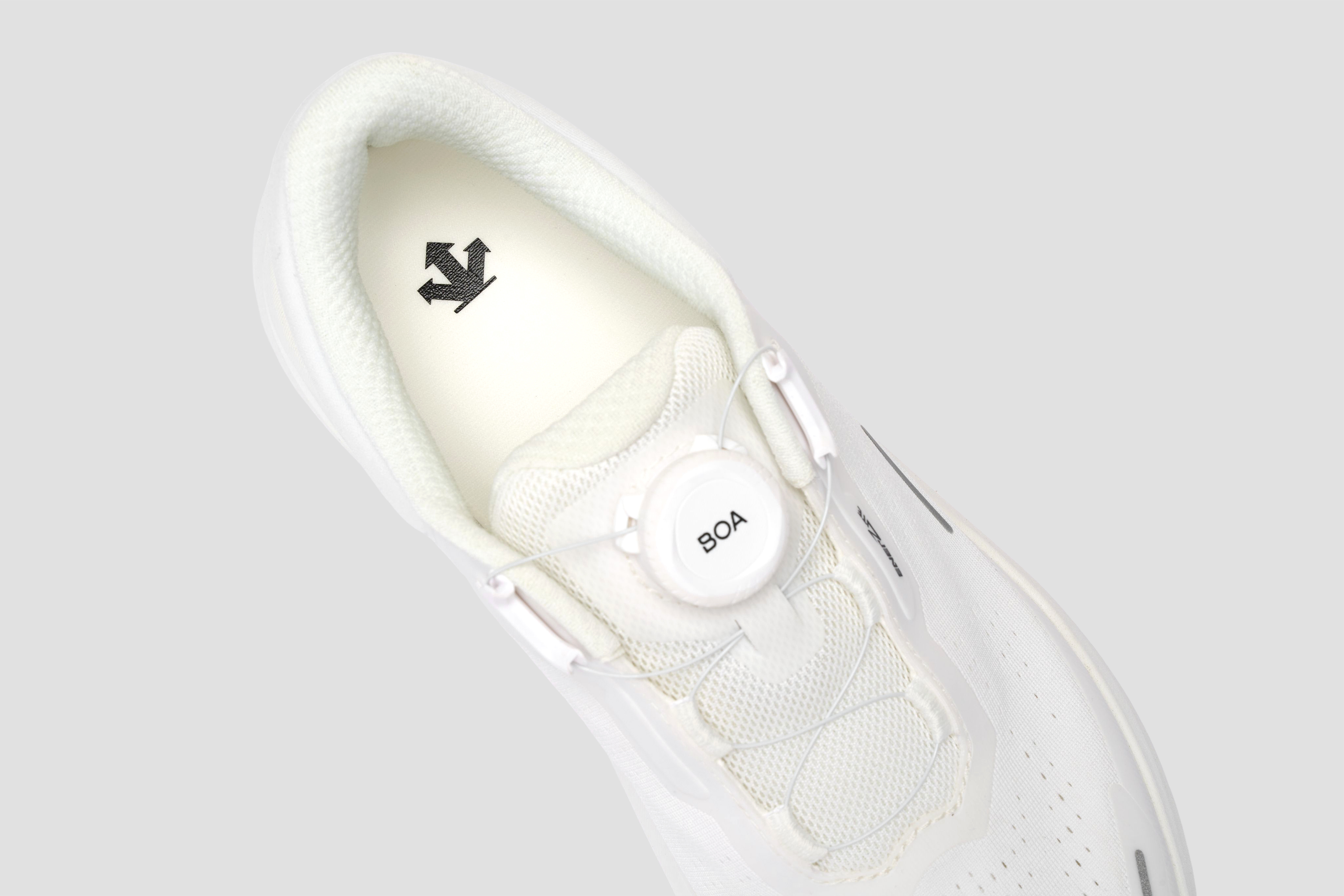 RUNNING Women LAVITATE 4.0 WIRE Shoes