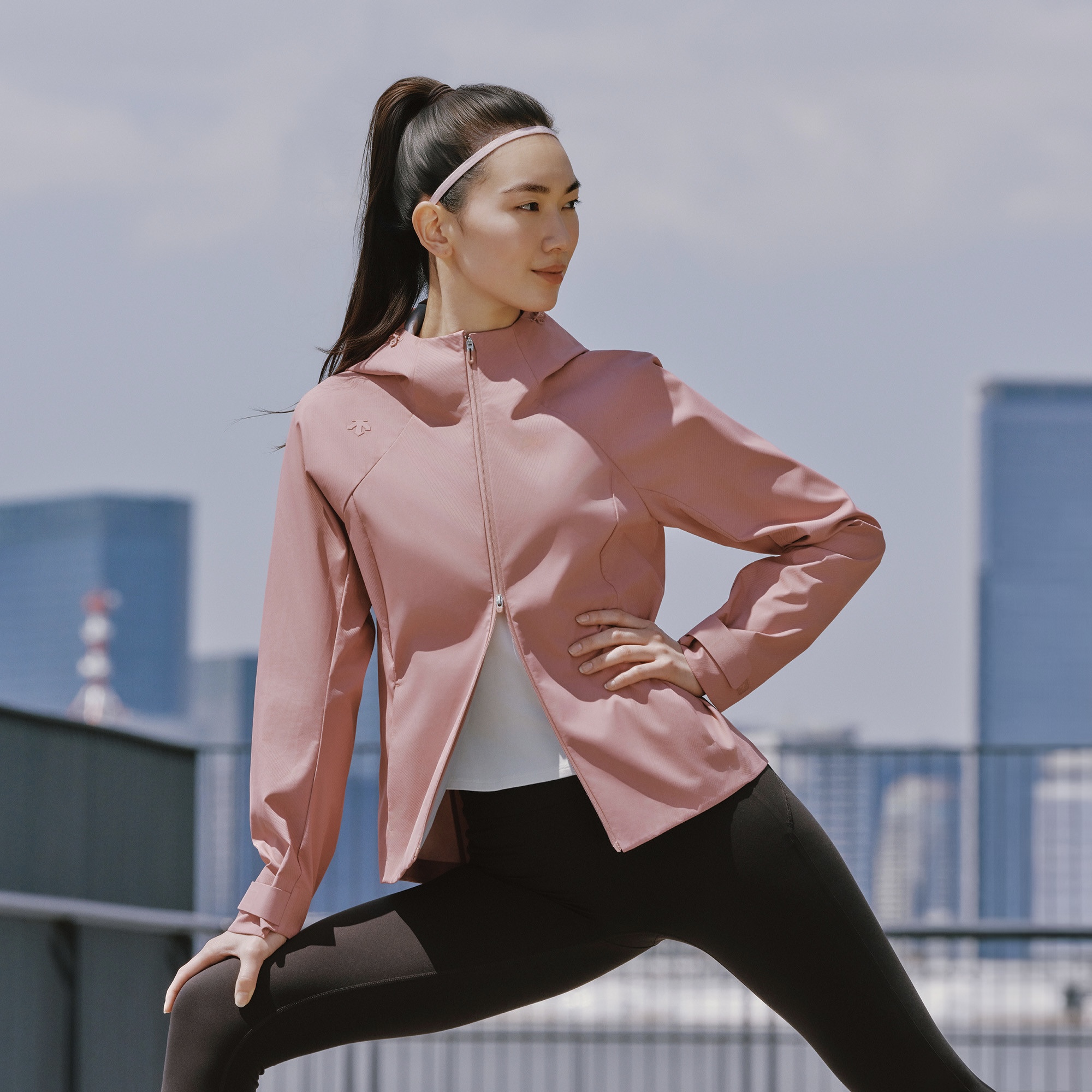 Women's TRAINING Waterproof & Breathable Hooded Woven Jacket