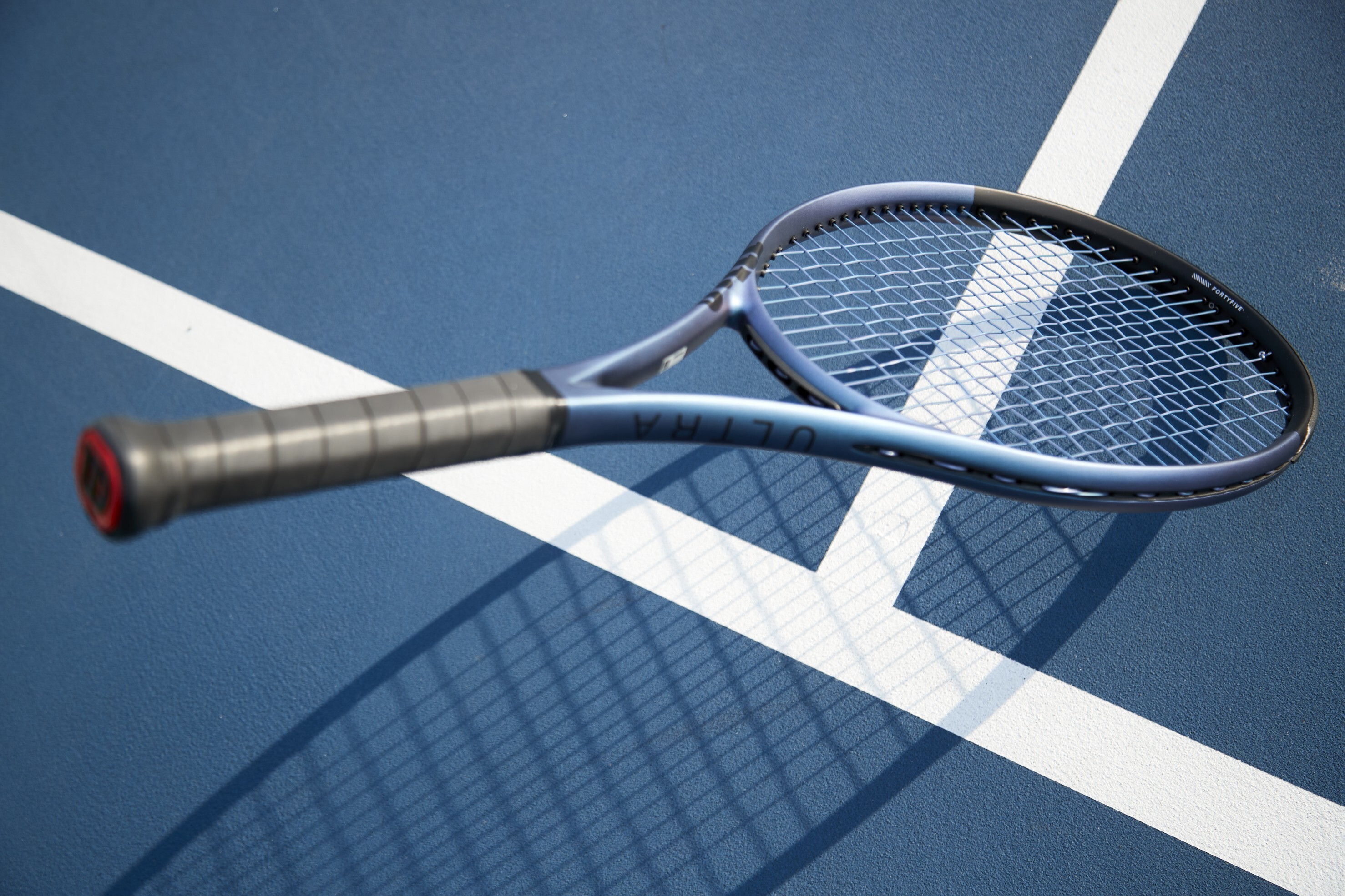 Buy Wilson Ultra Team V4.0 (strung) online | Tennis Point COM