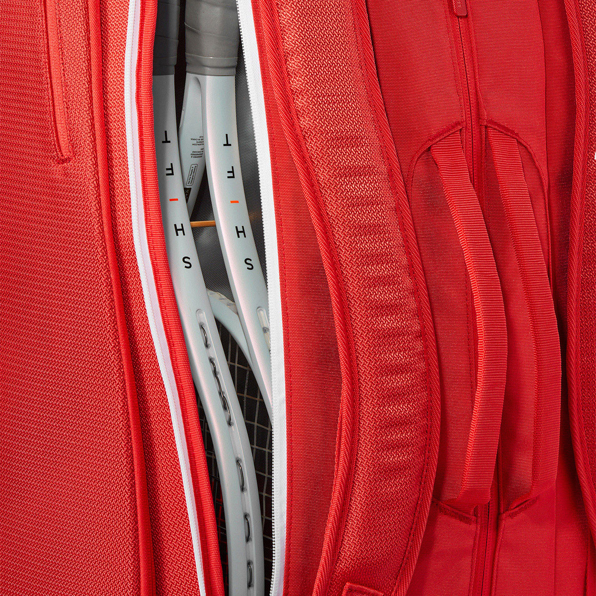 Wilson Red Super Tour 2025 Teenis Bag (15 Rackets)