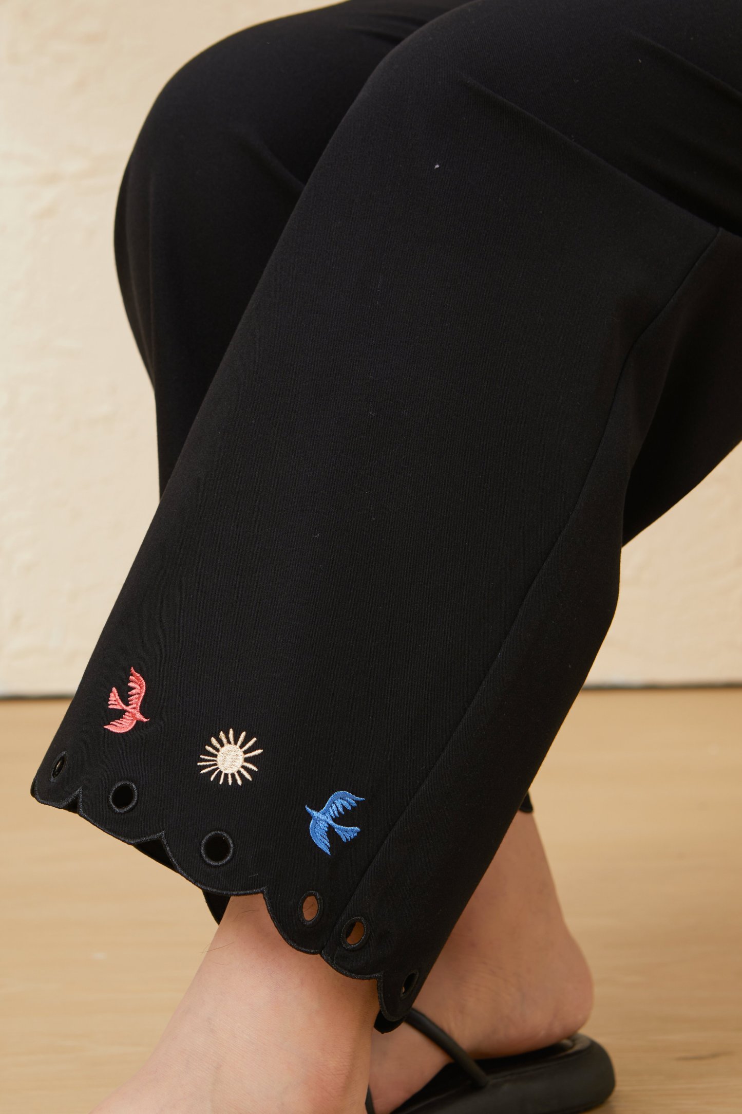 Color-Block Embroidered Korean Style Loose Nine-Point Pants EXK5682