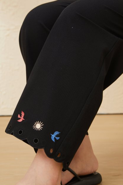 Color-Block Embroidered Korean Style Loose Nine-Point Pants EXK5682