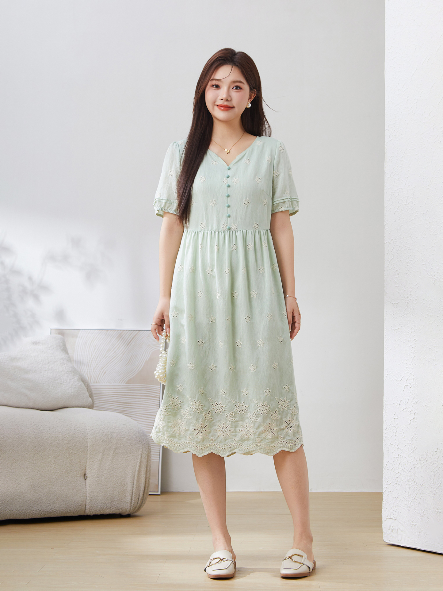 Embroidered Small V-neck Elegant Dress EXQ5086