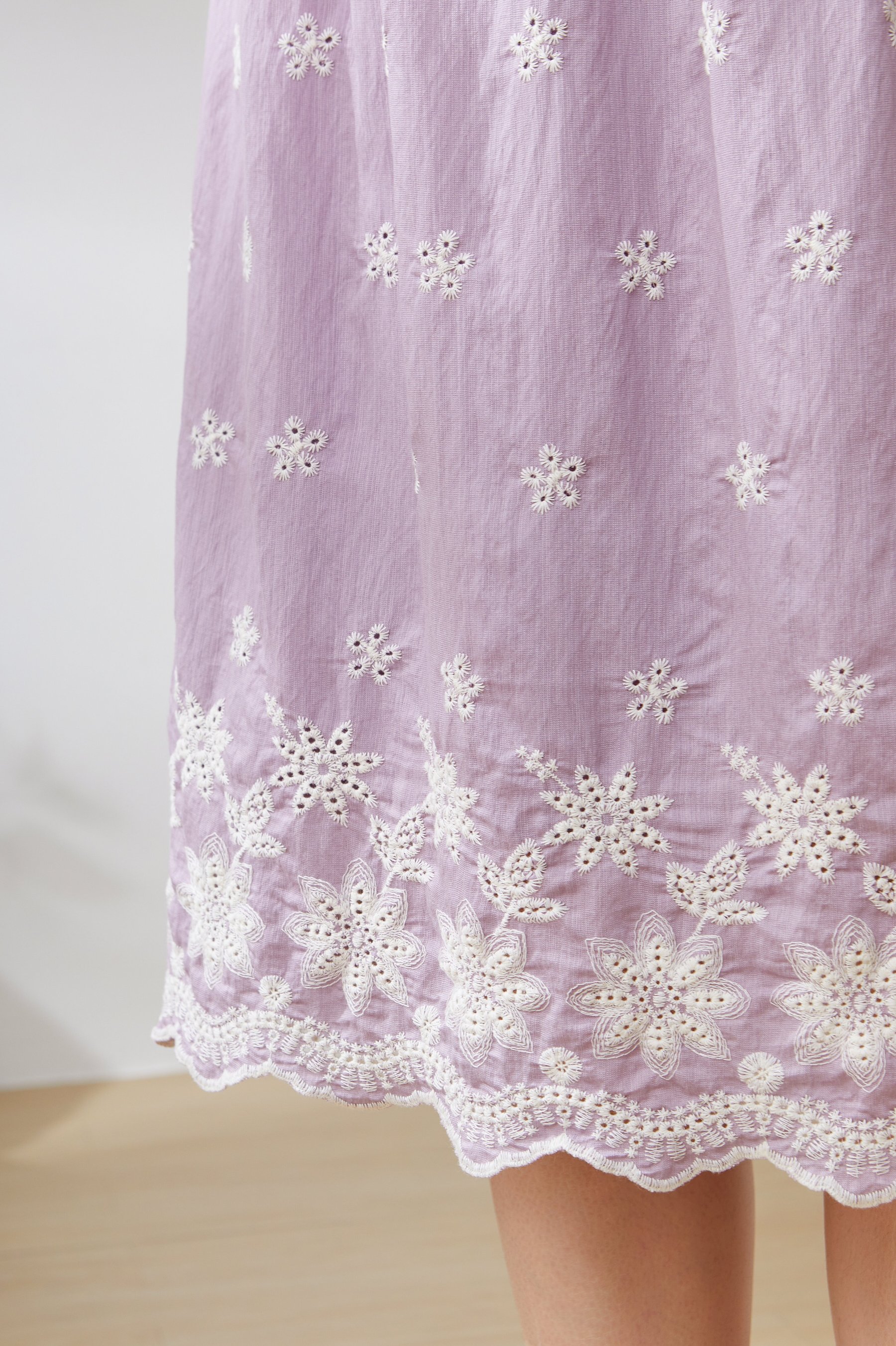 Embroidered Small V-neck Elegant Dress EXQ5086