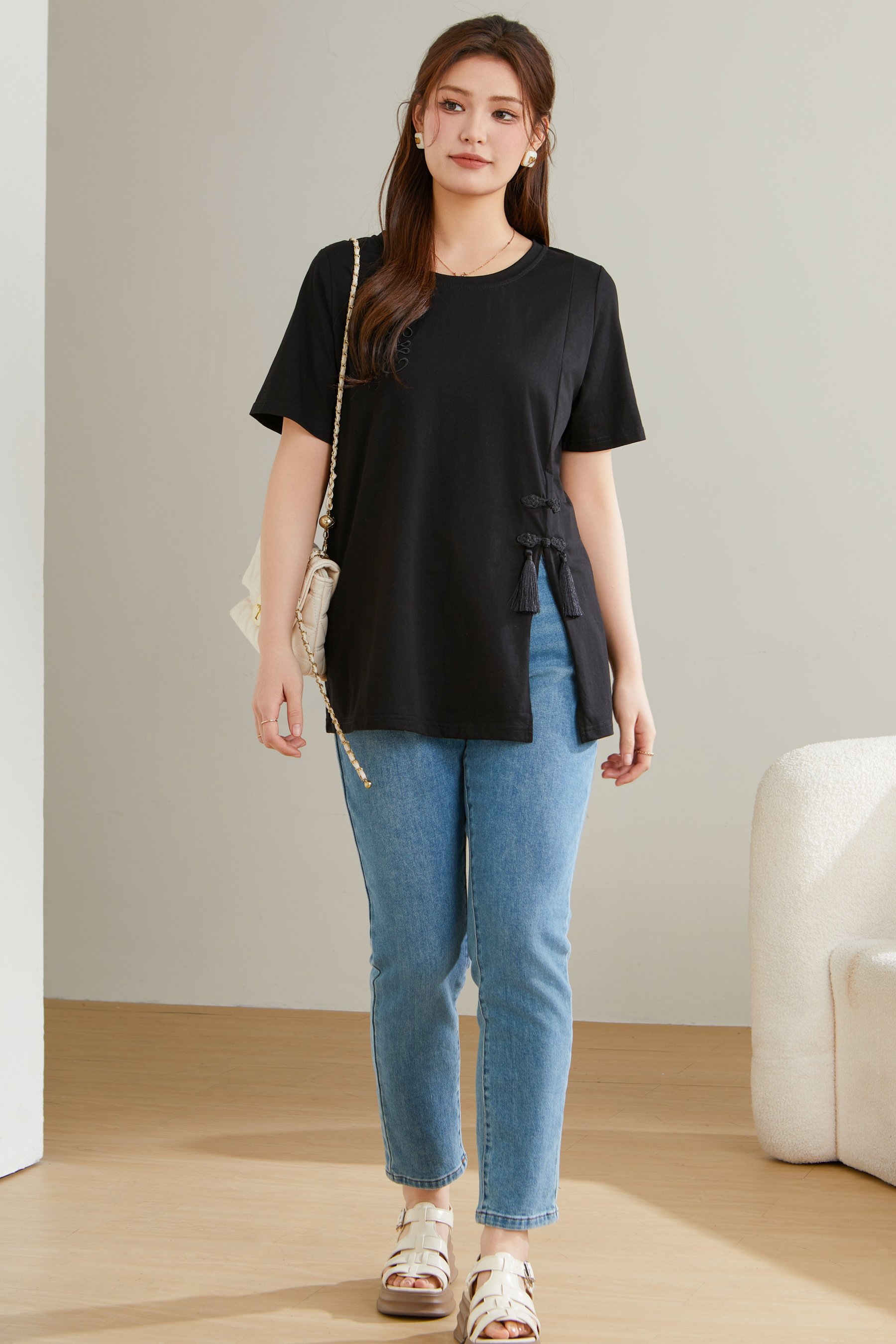 3D Embroidered Side Slit T-Shirt DXZ1361