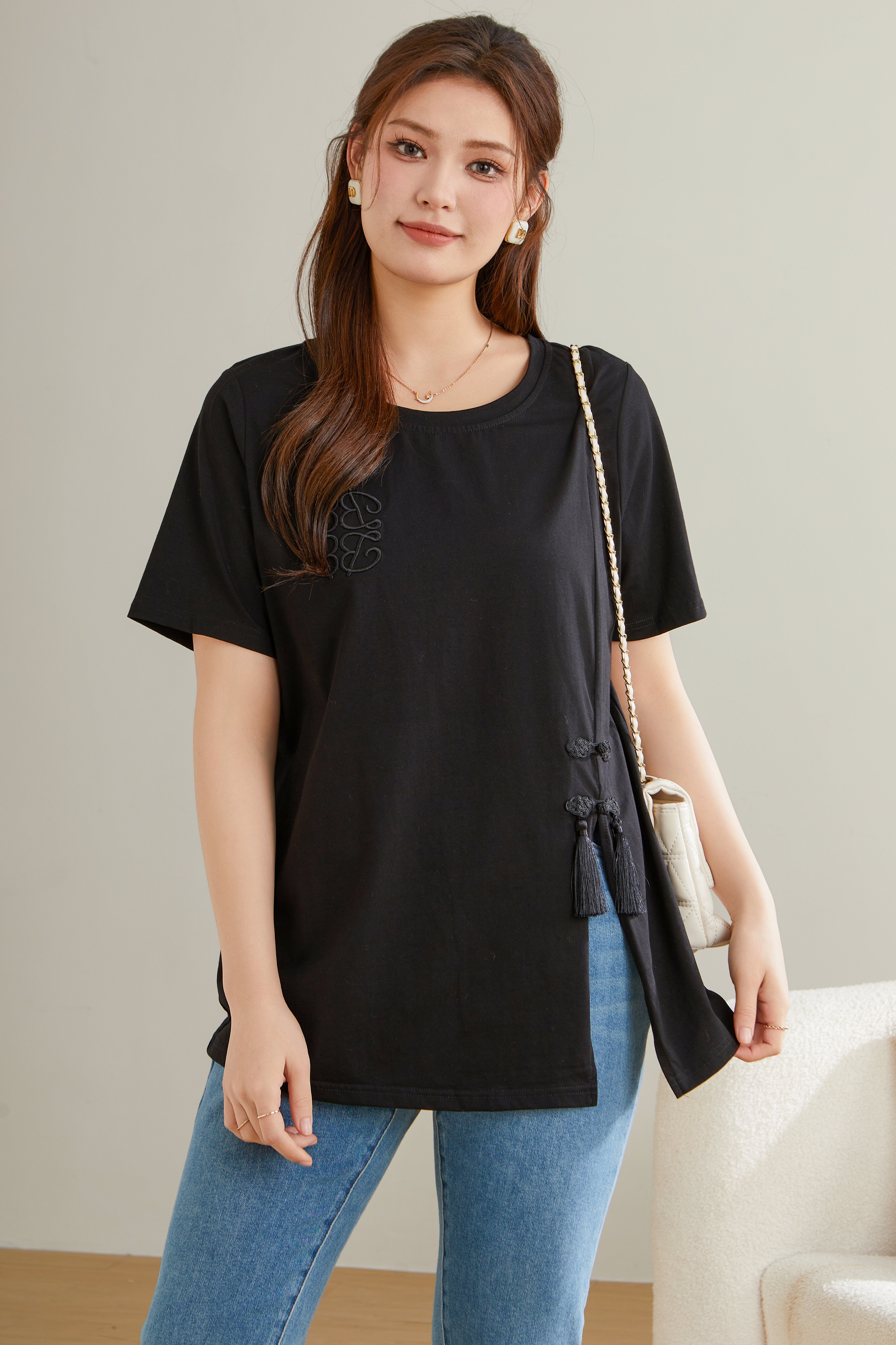 3D Embroidered Side Slit T-Shirt DXZ1361