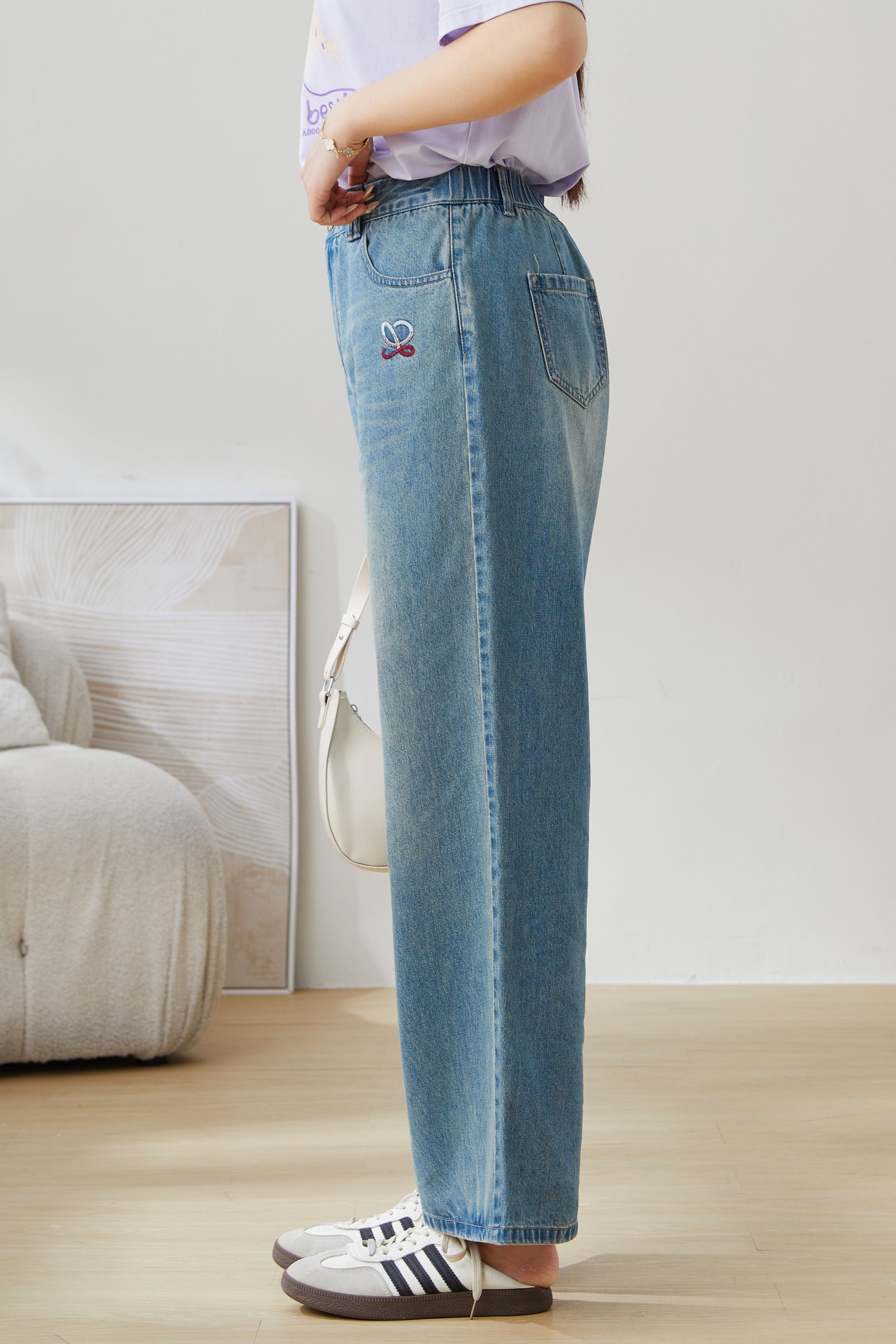 Embroidered Retro Wide-Leg Jeans EXK5119