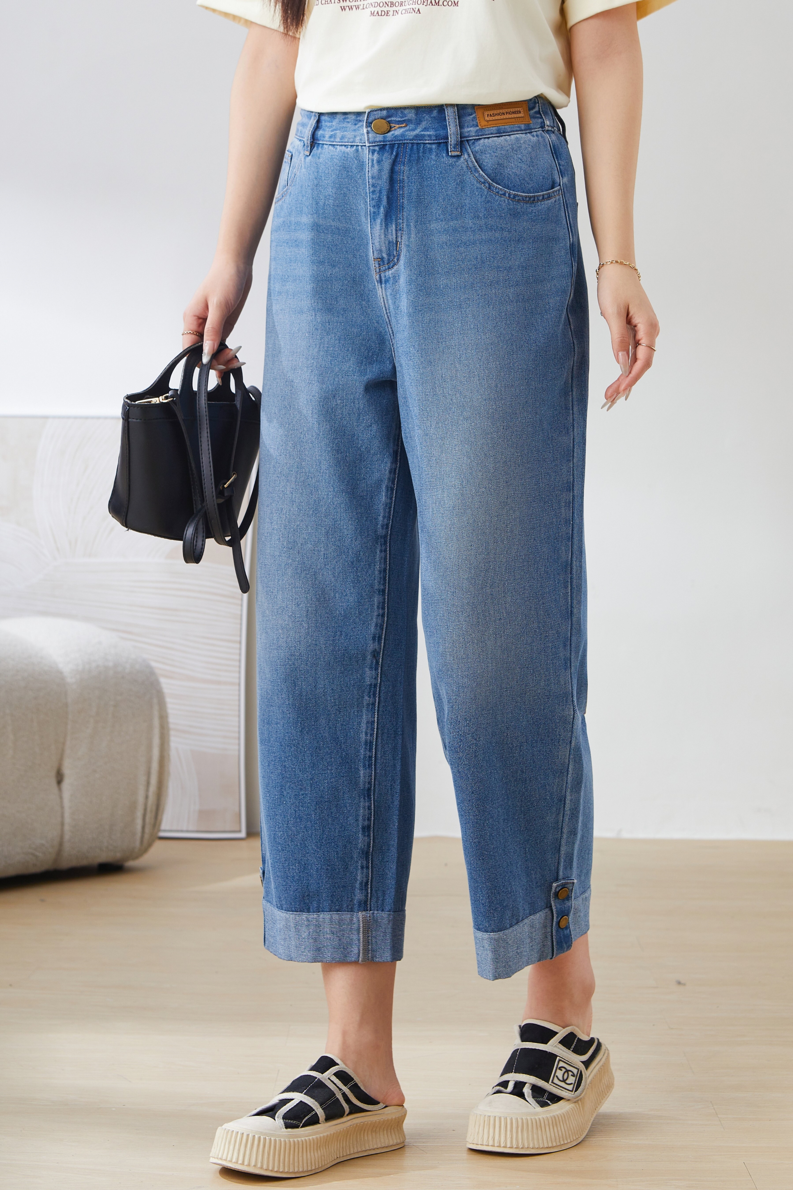 High Waist Slimming Cuffed Jeans EXK5002