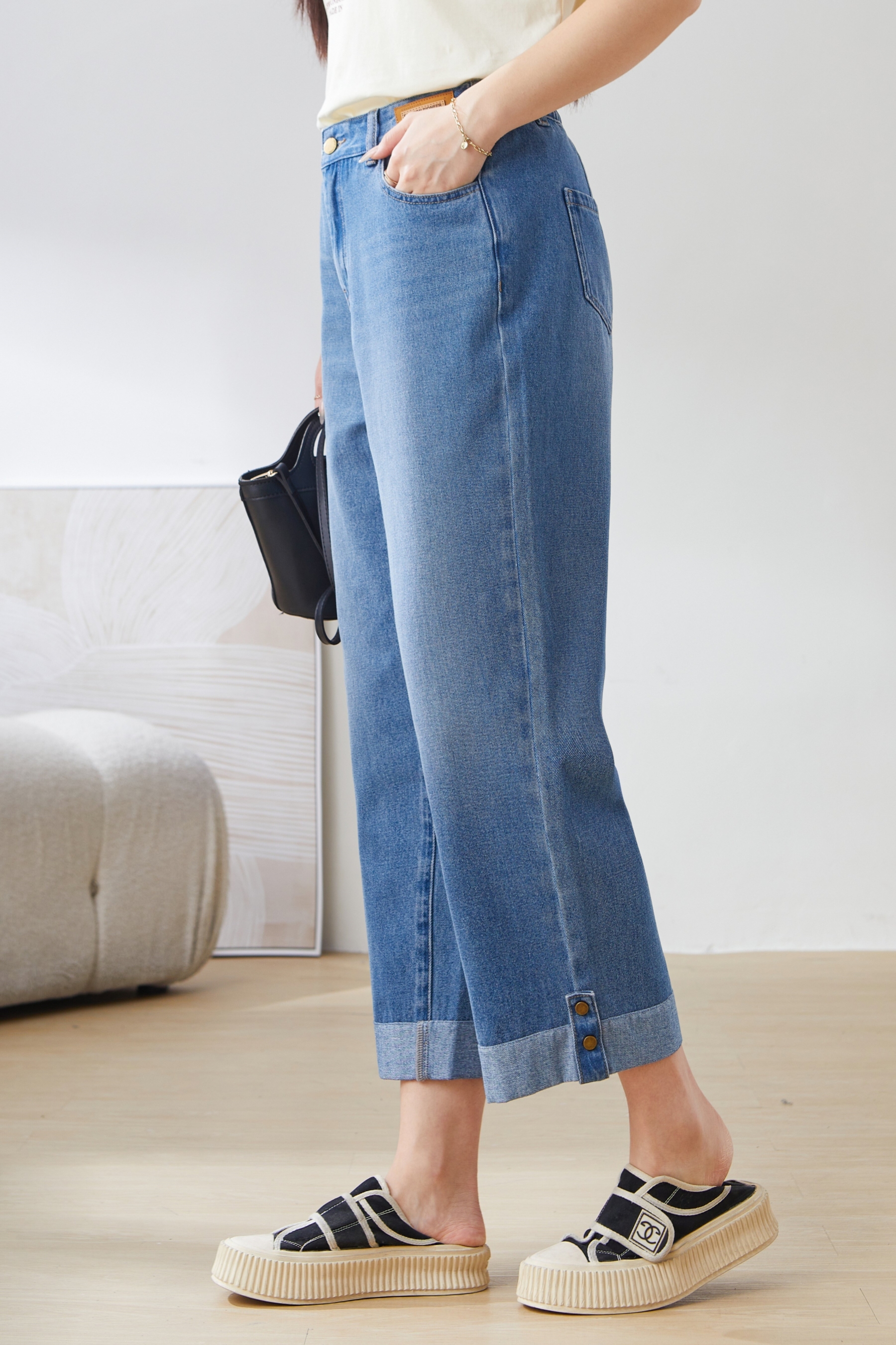 High Waist Slimming Cuffed Jeans EXK5002